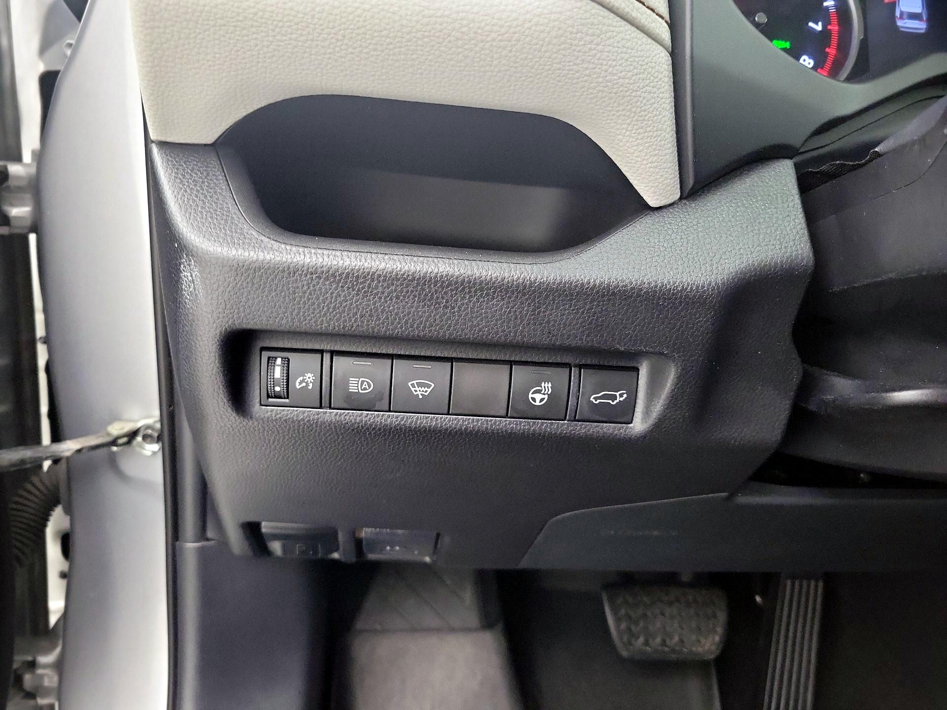 Thumbnail: 2020 Toyota RAV4 - 11