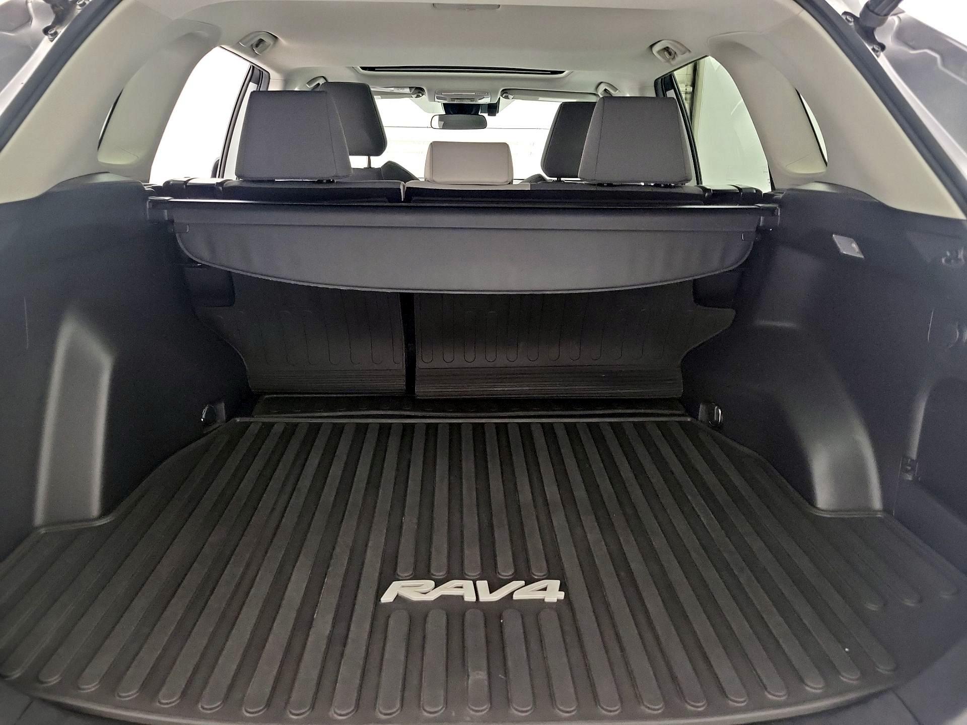 Thumbnail: 2020 Toyota RAV4 - 18