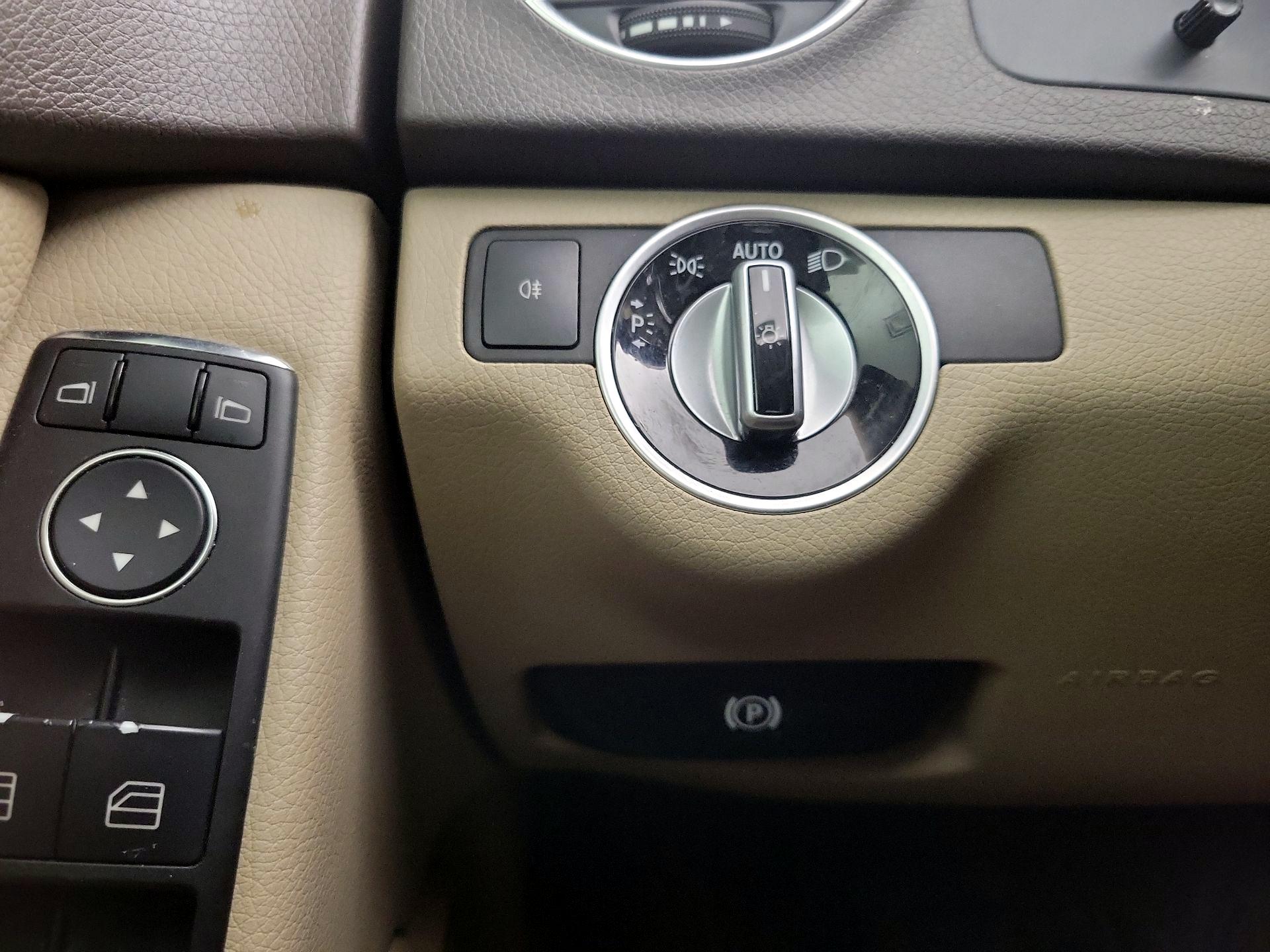 Thumbnail: 2014 Mercedes-Benz C-Class - 11