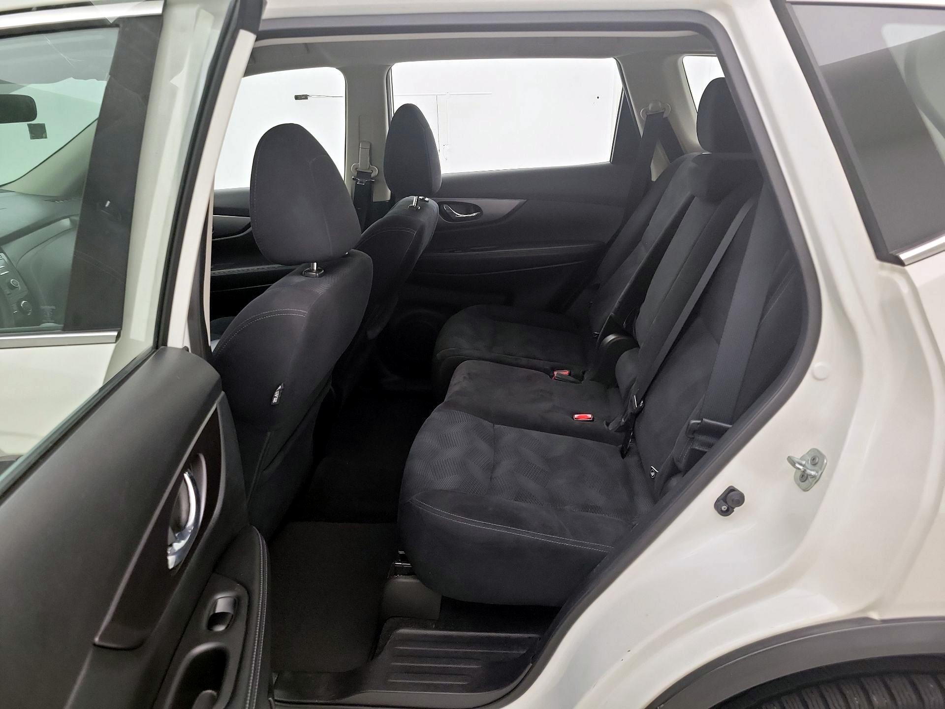 Thumbnail: 2016 Nissan Rogue - 17