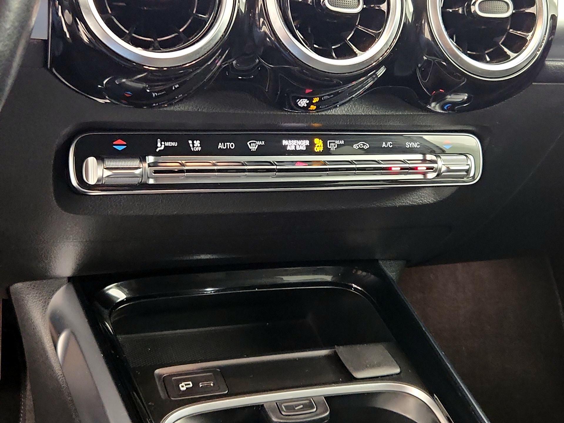 Thumbnail: 2020 Mercedes-Benz GLB - 16