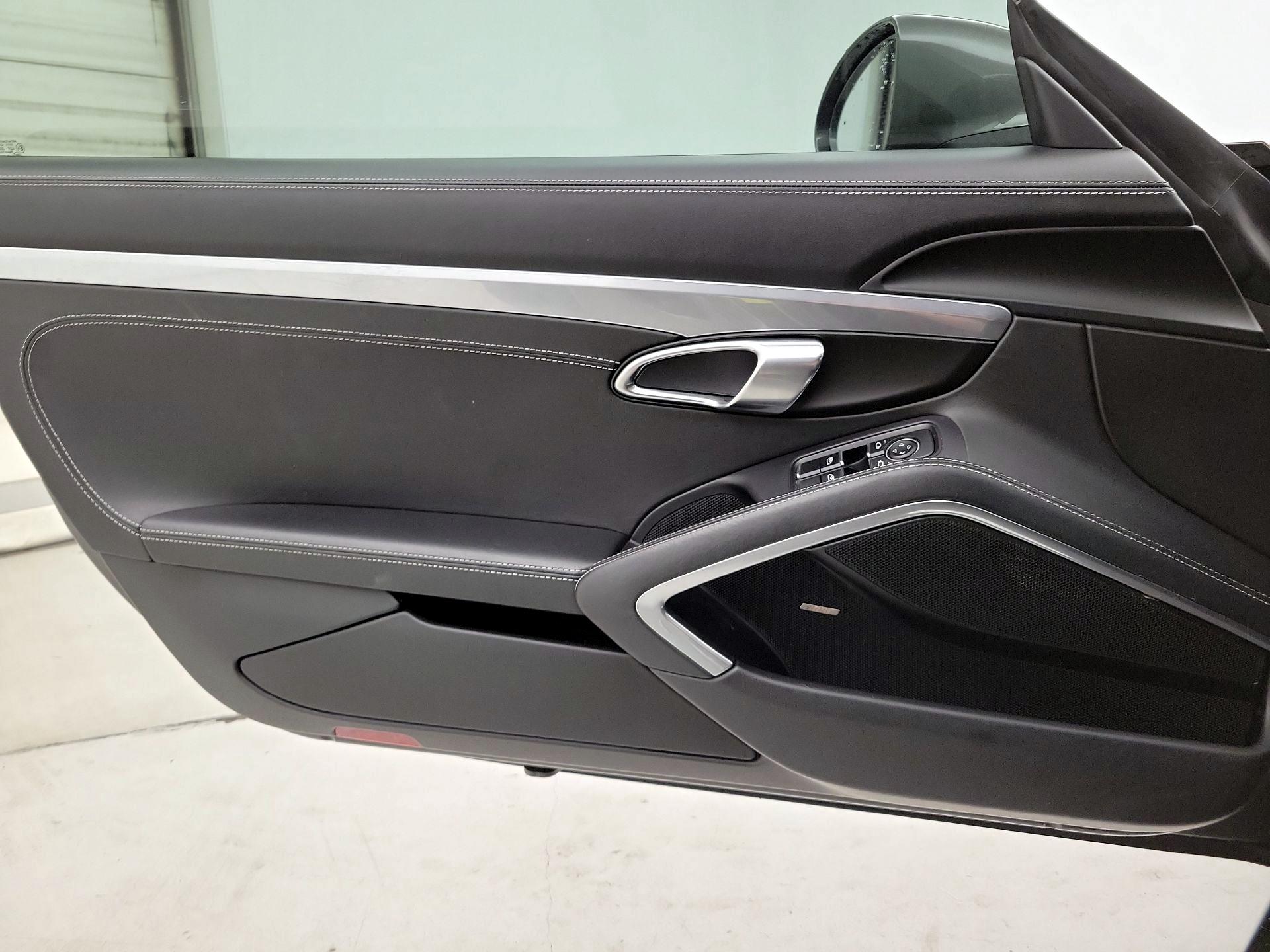 Thumbnail: 2018 Porsche 718 Cayman - 10