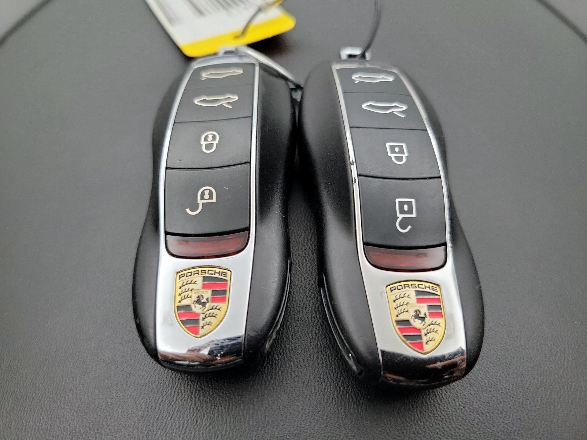Thumbnail: 2018 Porsche 718 Cayman - 18
