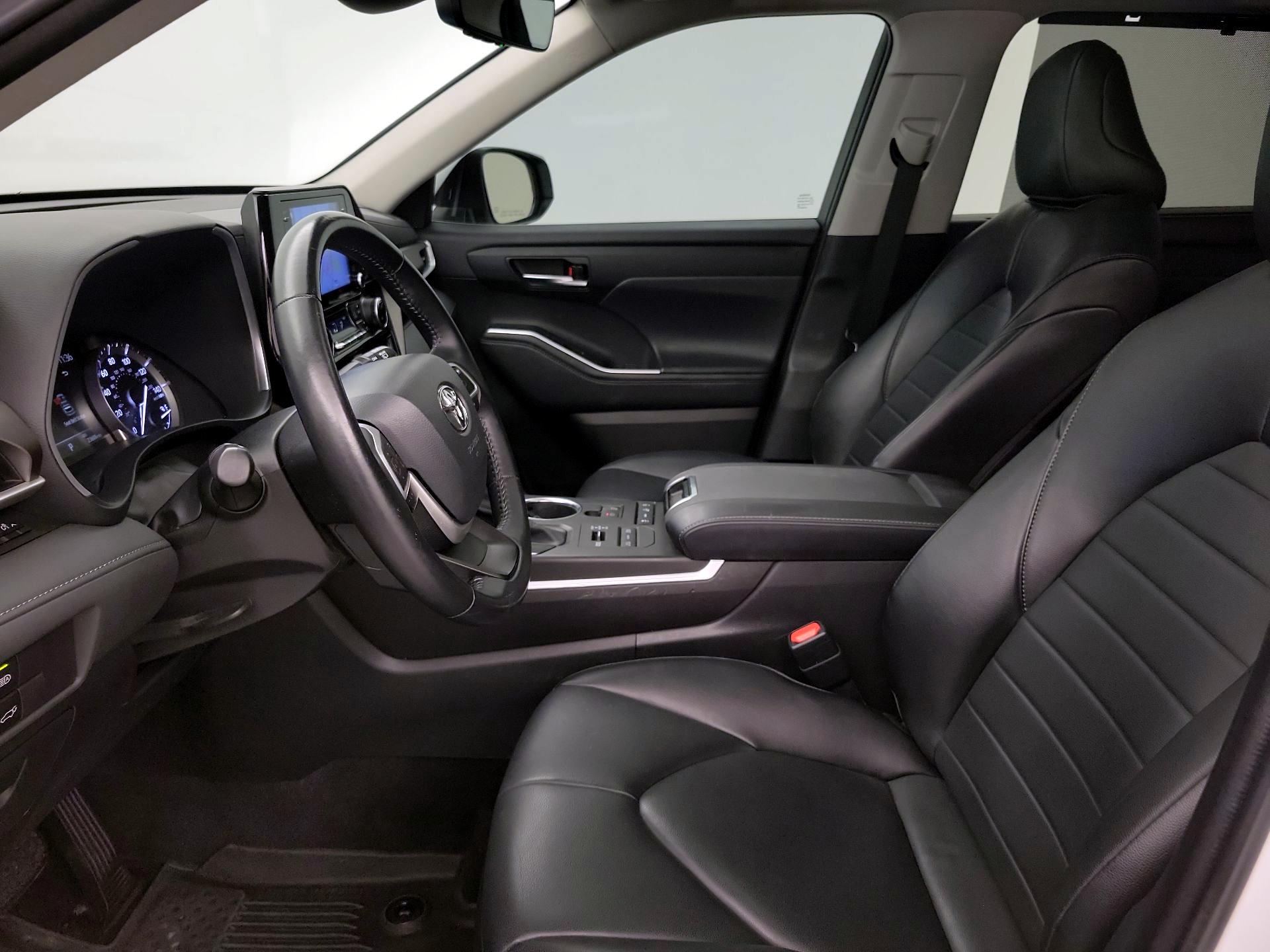 Thumbnail: 2022 Toyota Highlander - 11