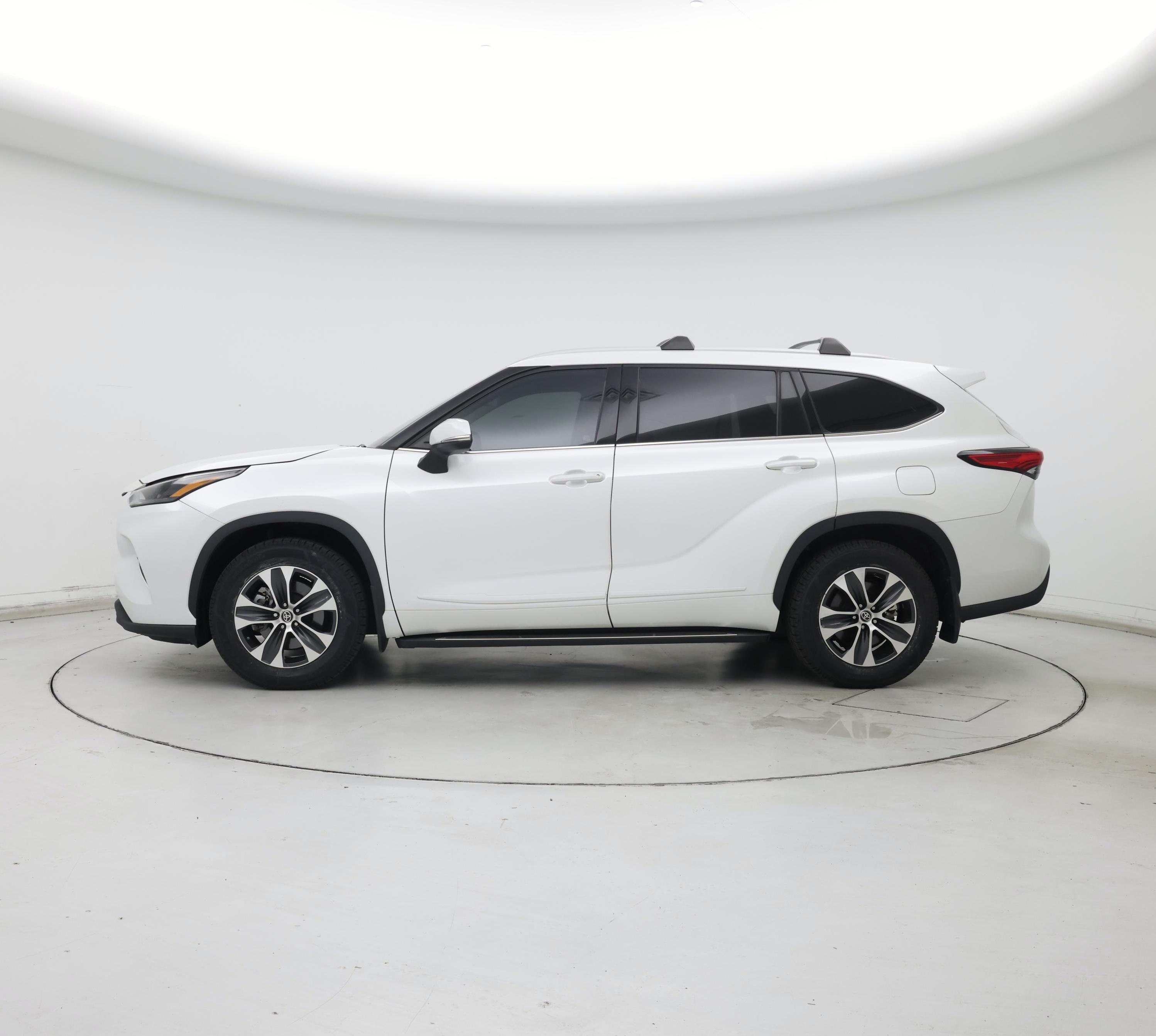 Thumbnail: 2022 Toyota Highlander - 3