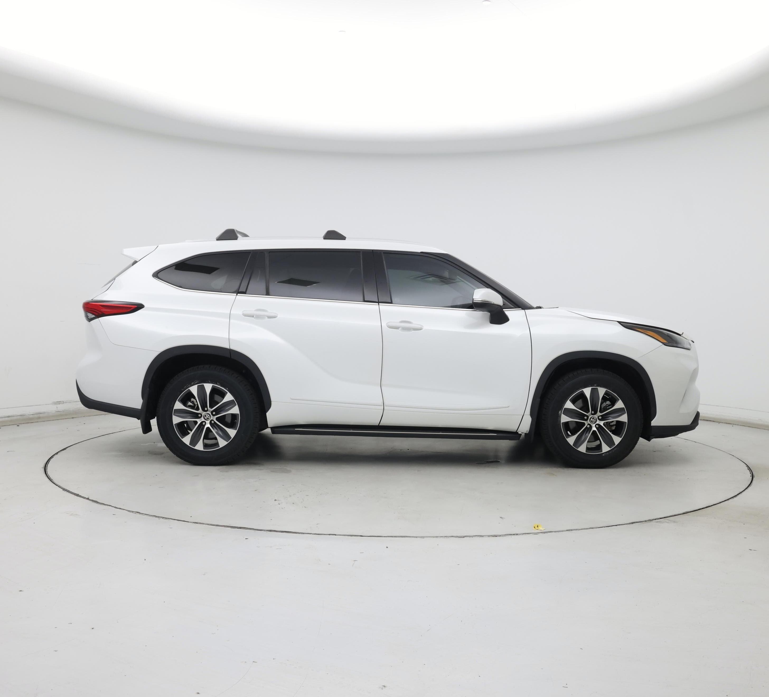 Thumbnail: 2022 Toyota Highlander - 7