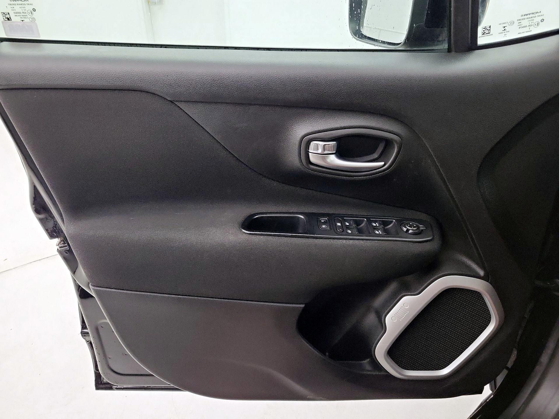 Thumbnail: 2018 Jeep Renegade - 12