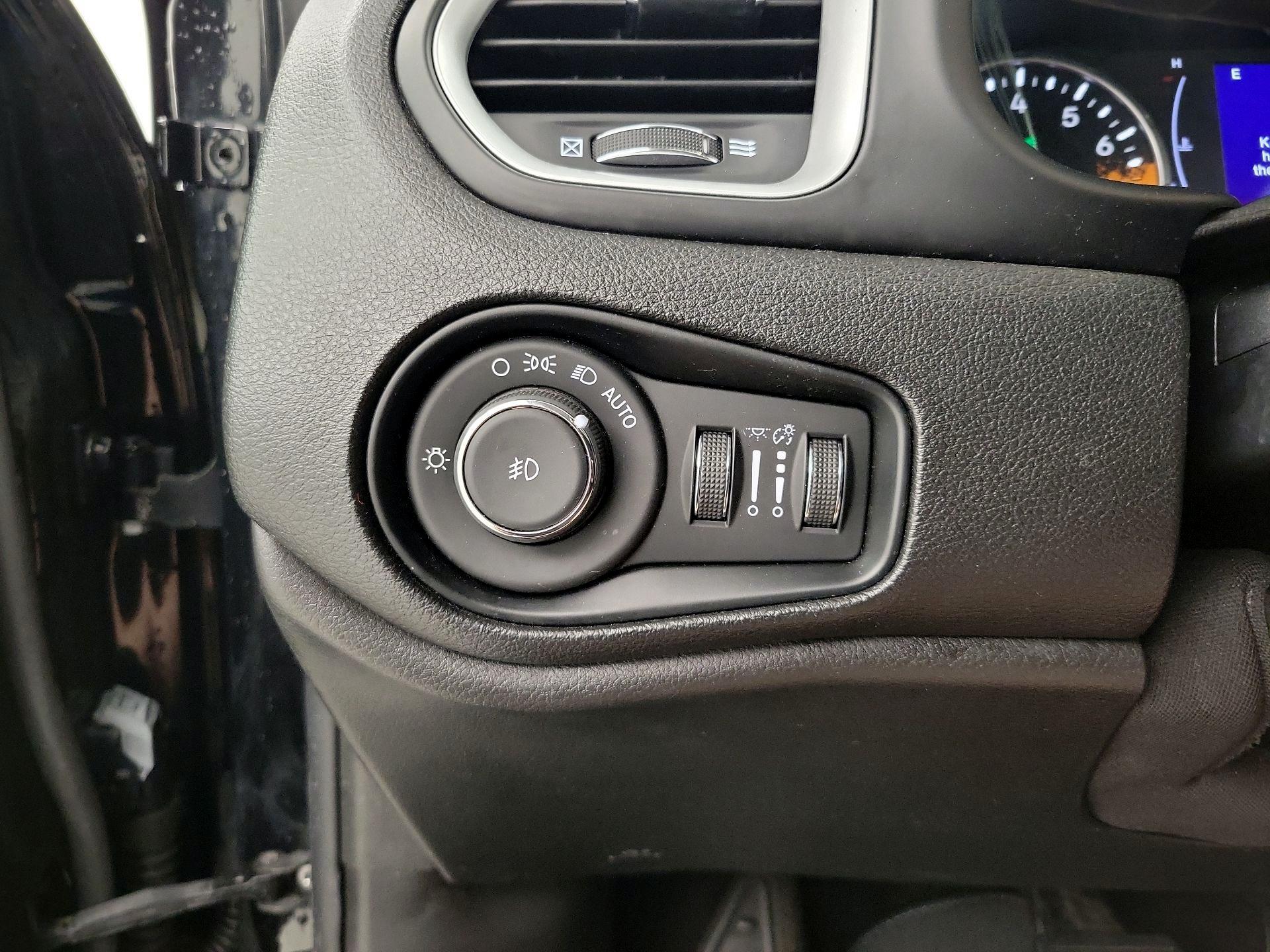 Thumbnail: 2018 Jeep Renegade - 13