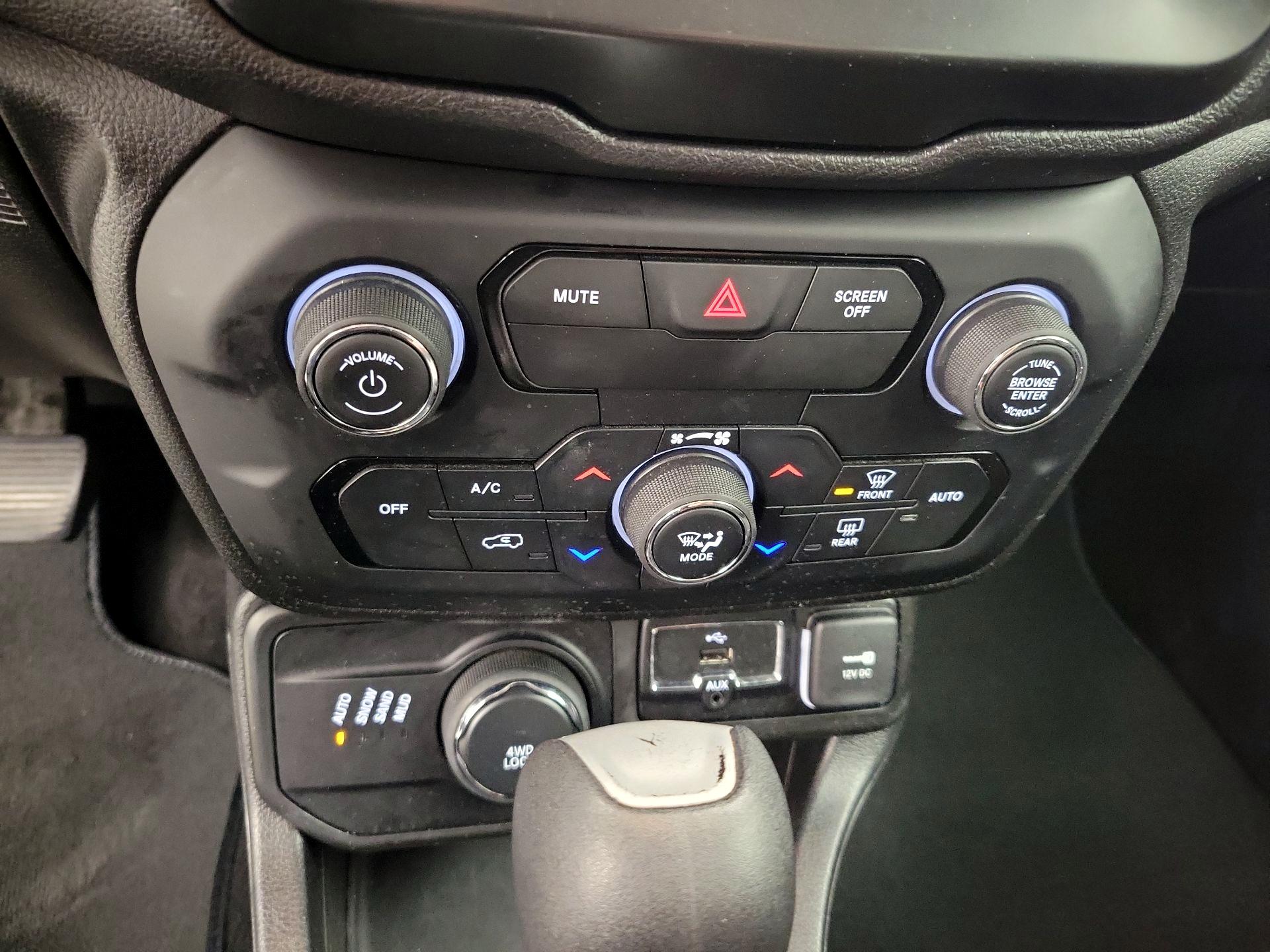 Thumbnail: 2018 Jeep Renegade - 16