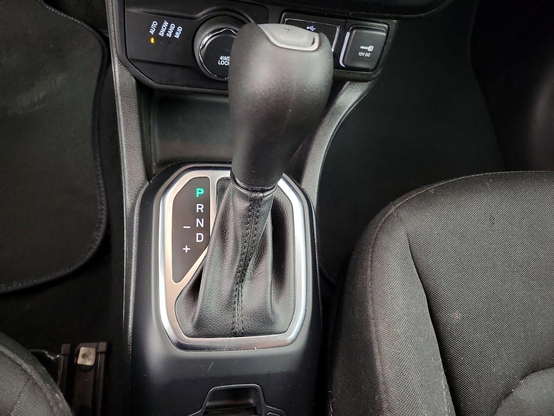 Thumbnail: 2018 Jeep Renegade - 17