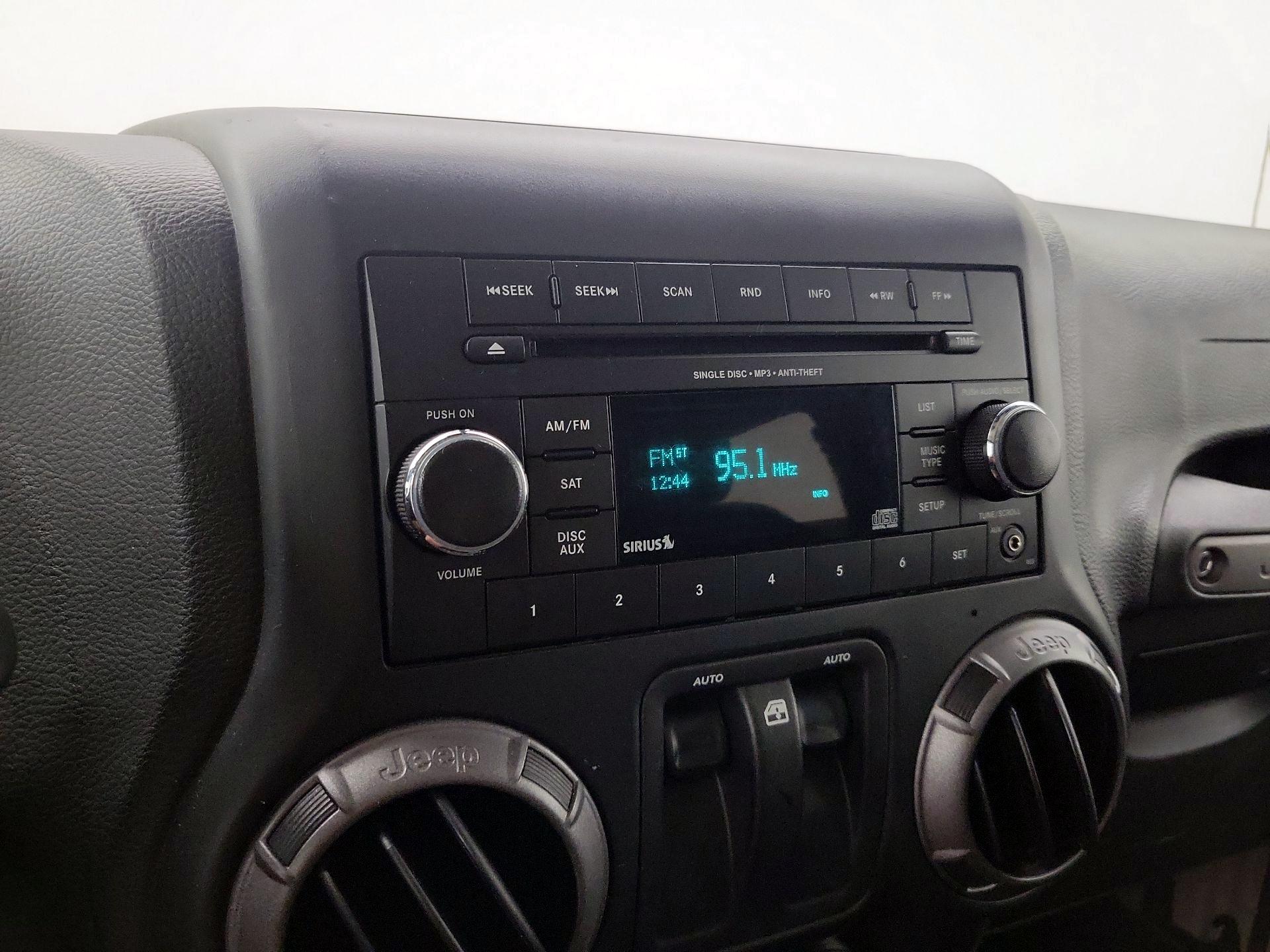 Thumbnail: 2017 Jeep Wrangler - 13