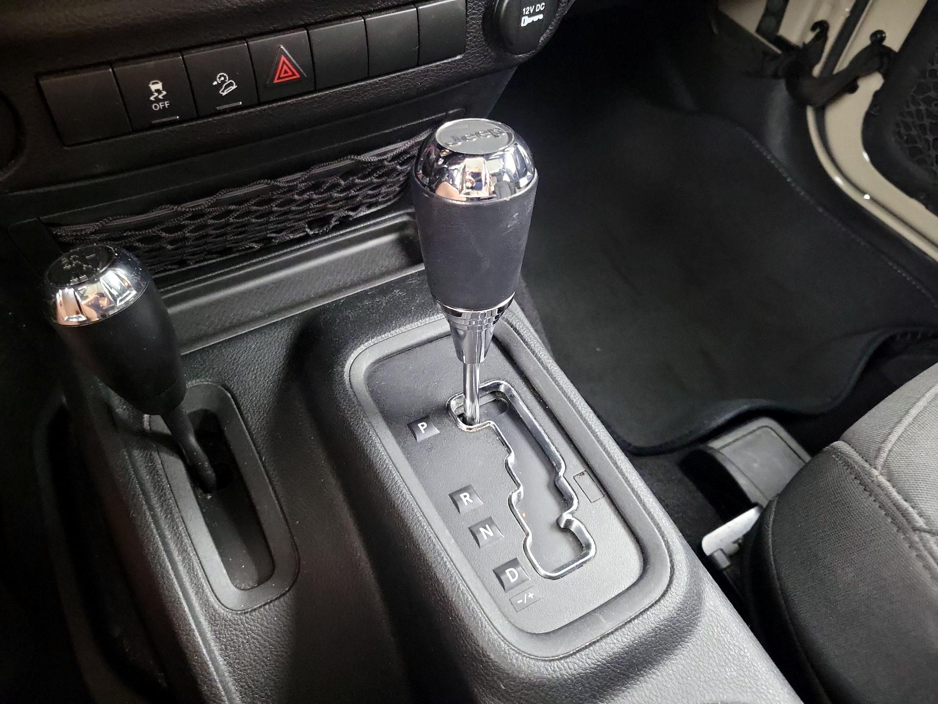 Thumbnail: 2017 Jeep Wrangler - 15