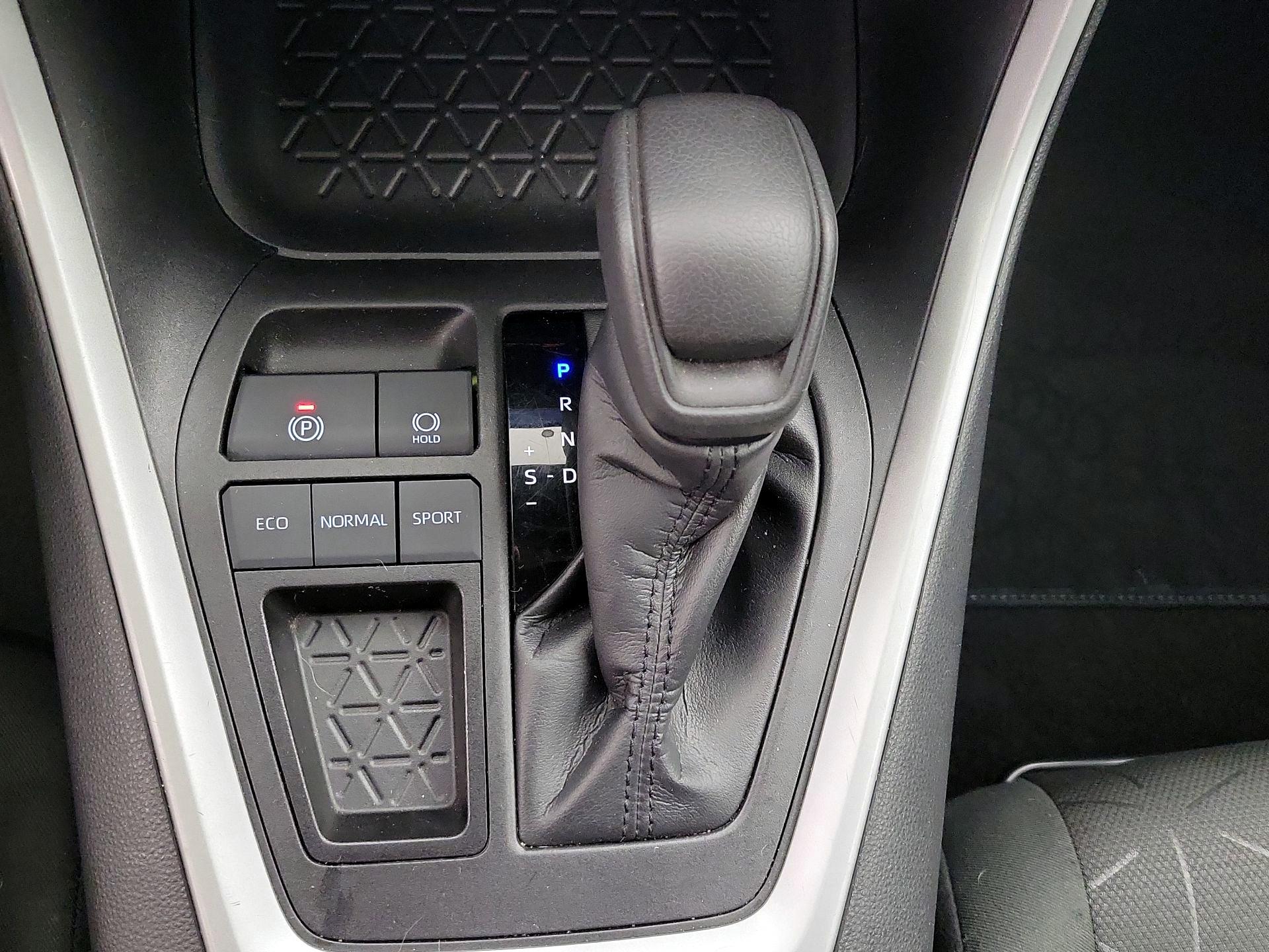 Thumbnail: 2023 Toyota RAV4 - 17