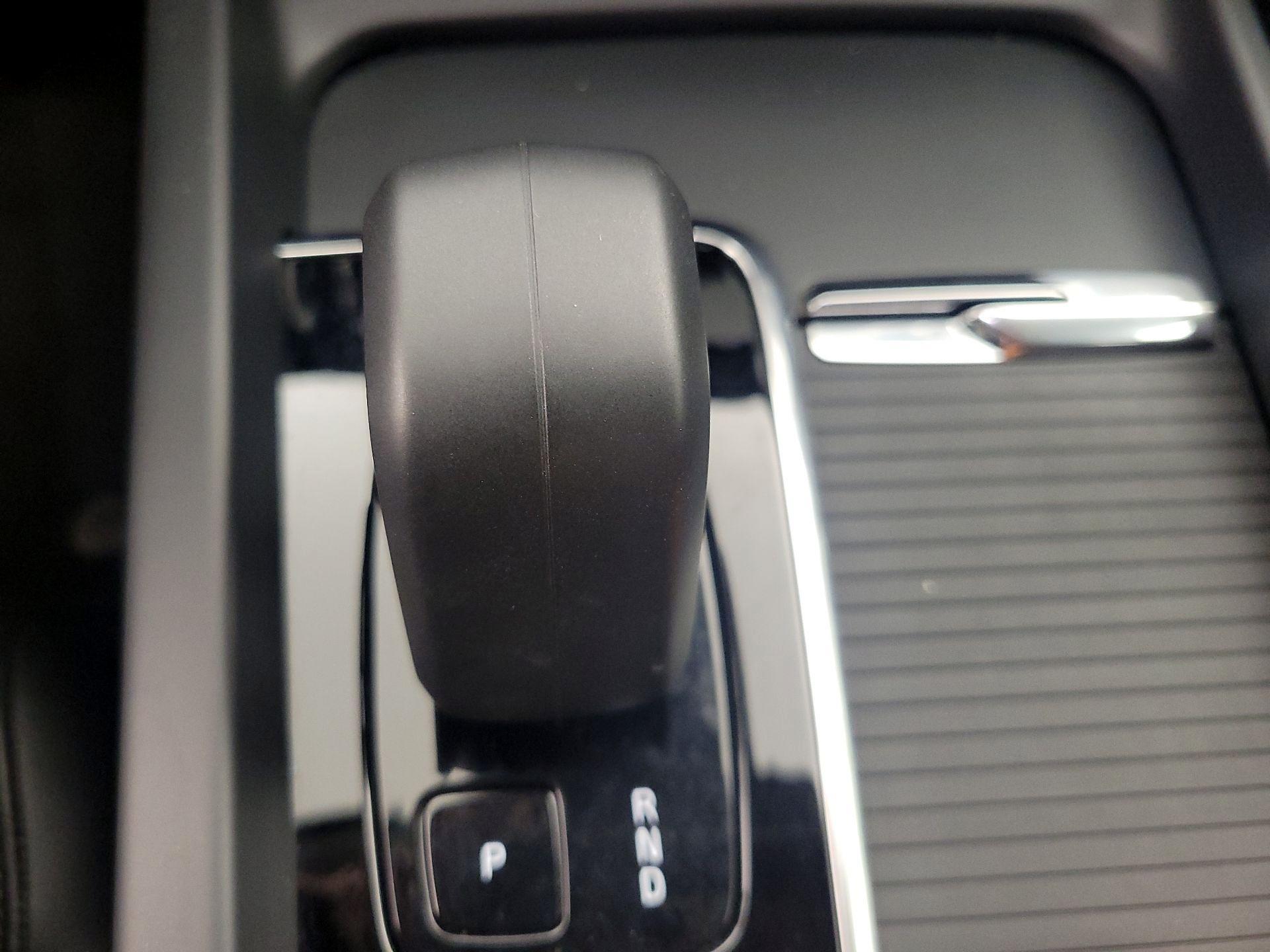 Thumbnail: 2024 Volvo S60 - 17