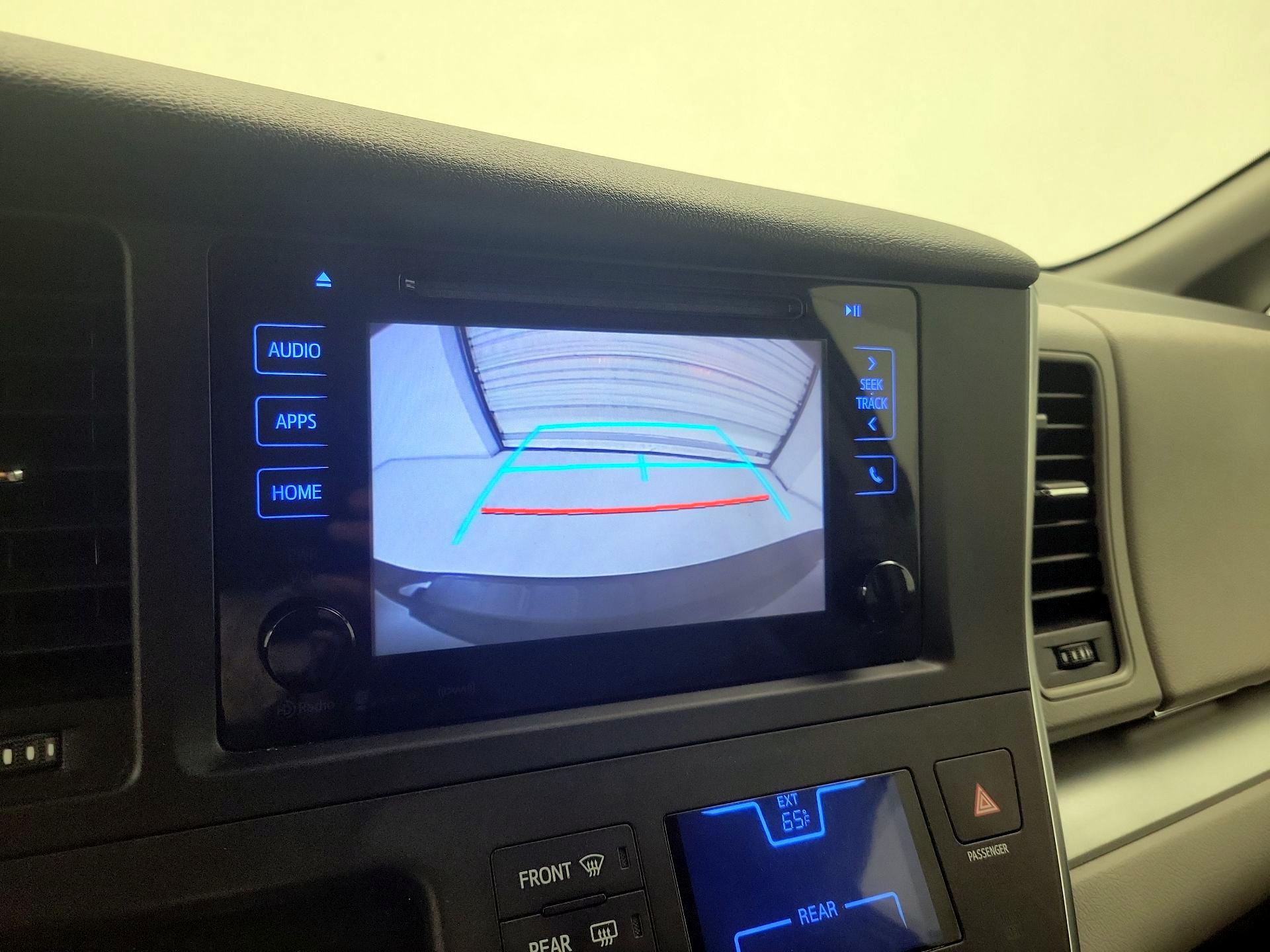 Thumbnail: 2016 Toyota Sienna - 12