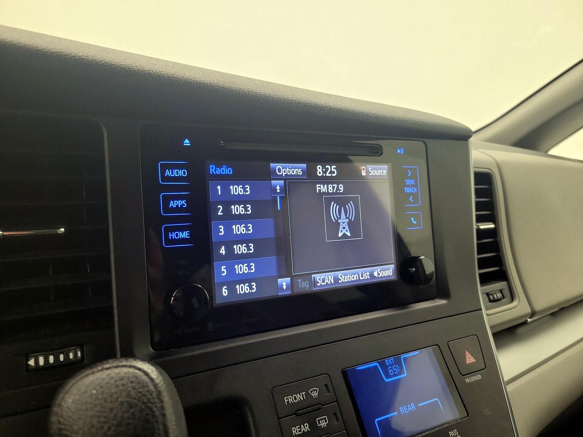 Thumbnail: 2016 Toyota Sienna - 13