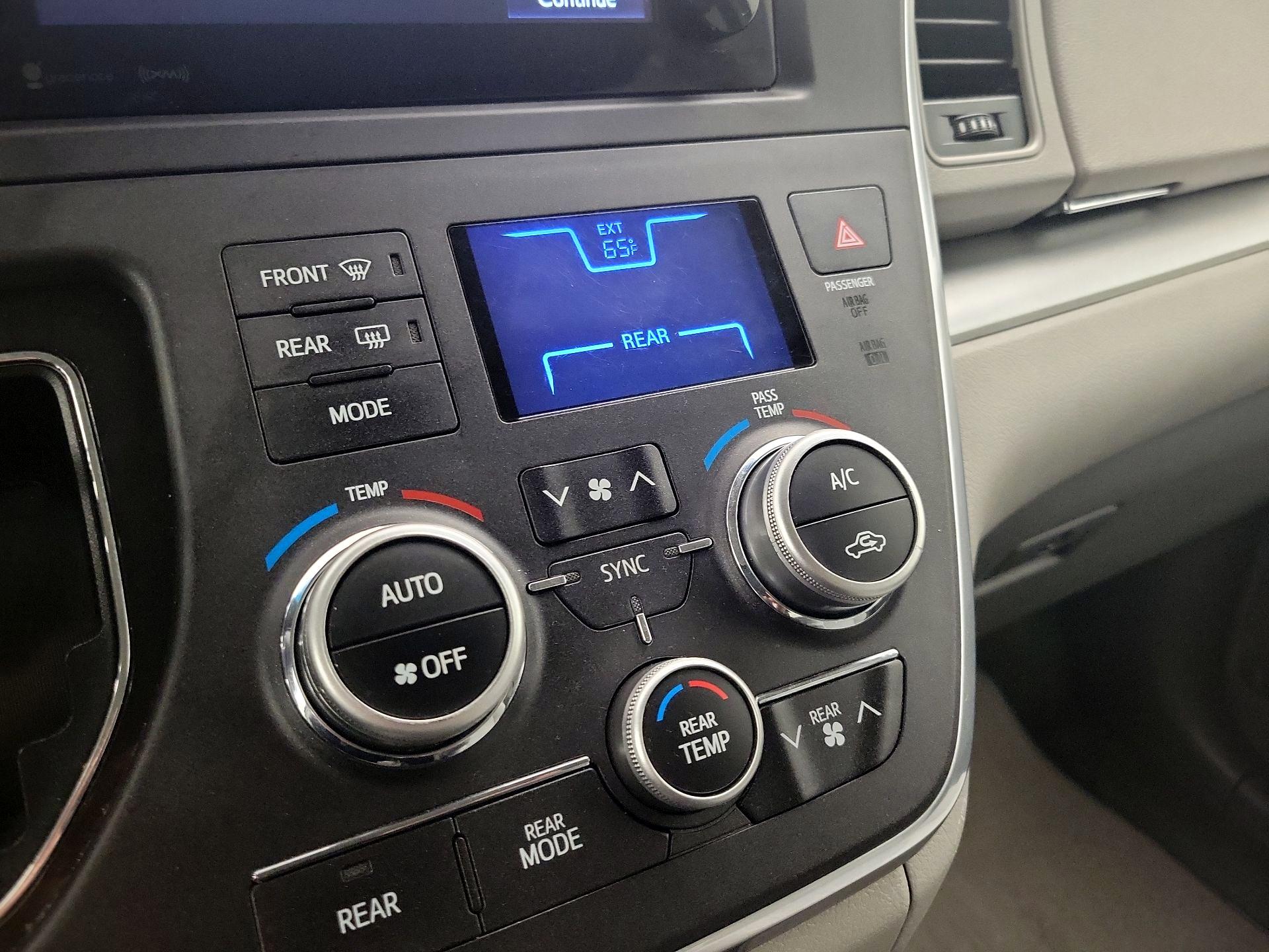 Thumbnail: 2016 Toyota Sienna - 14