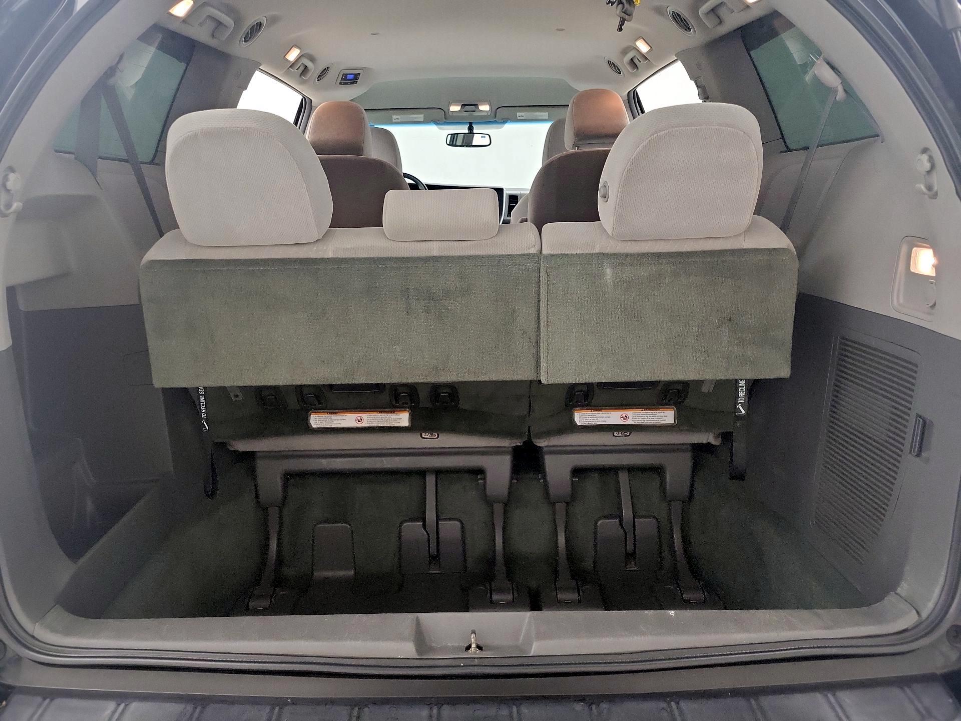 Thumbnail: 2016 Toyota Sienna - 19
