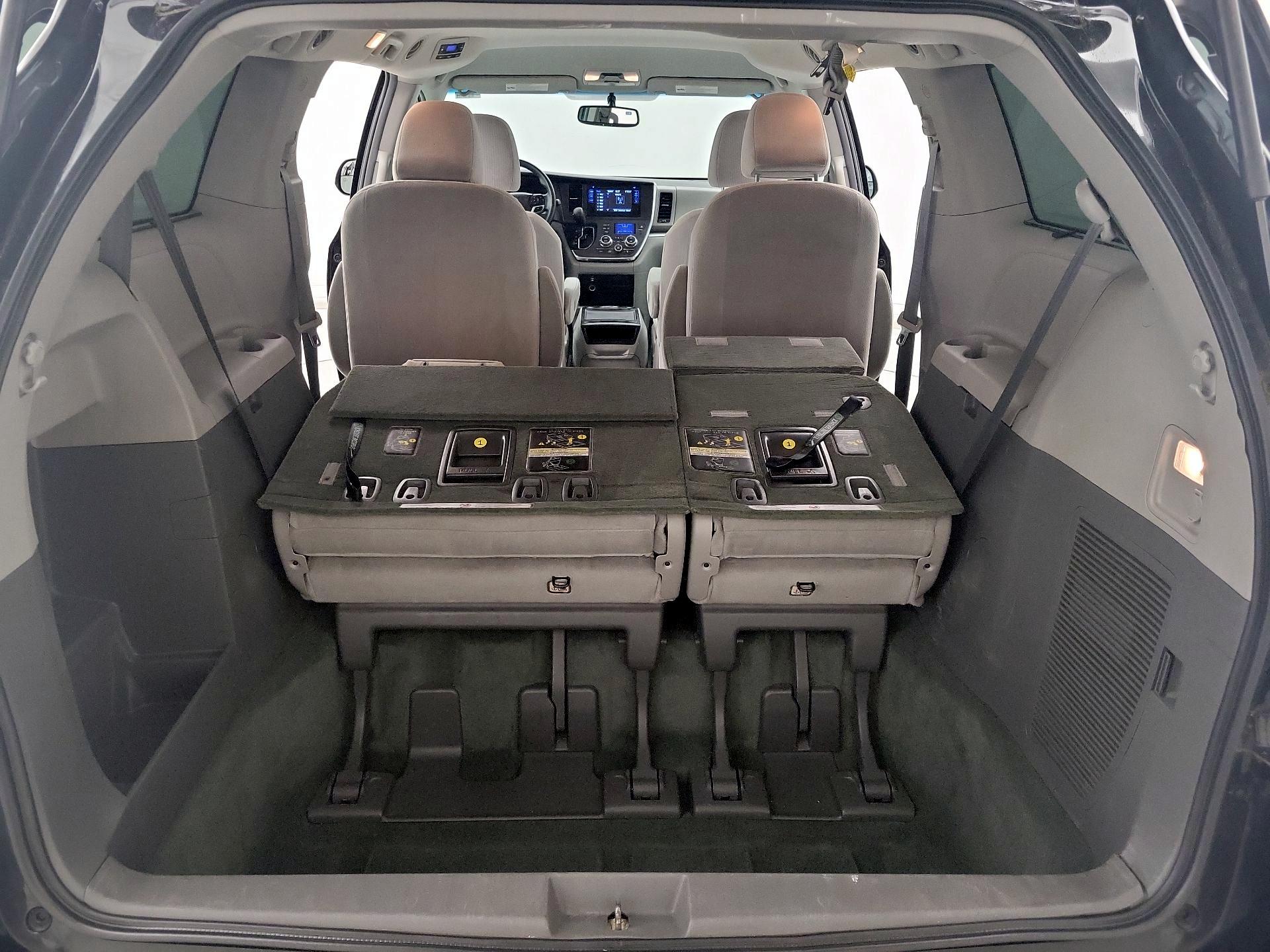 Thumbnail: 2016 Toyota Sienna - 20