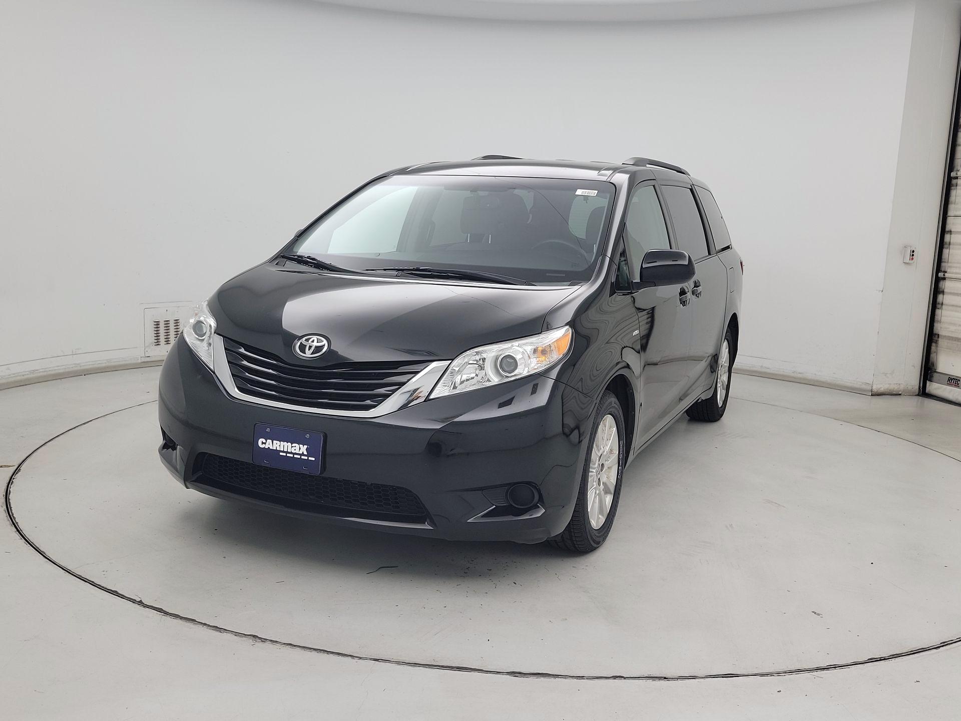 Thumbnail: 2016 Toyota Sienna - 3