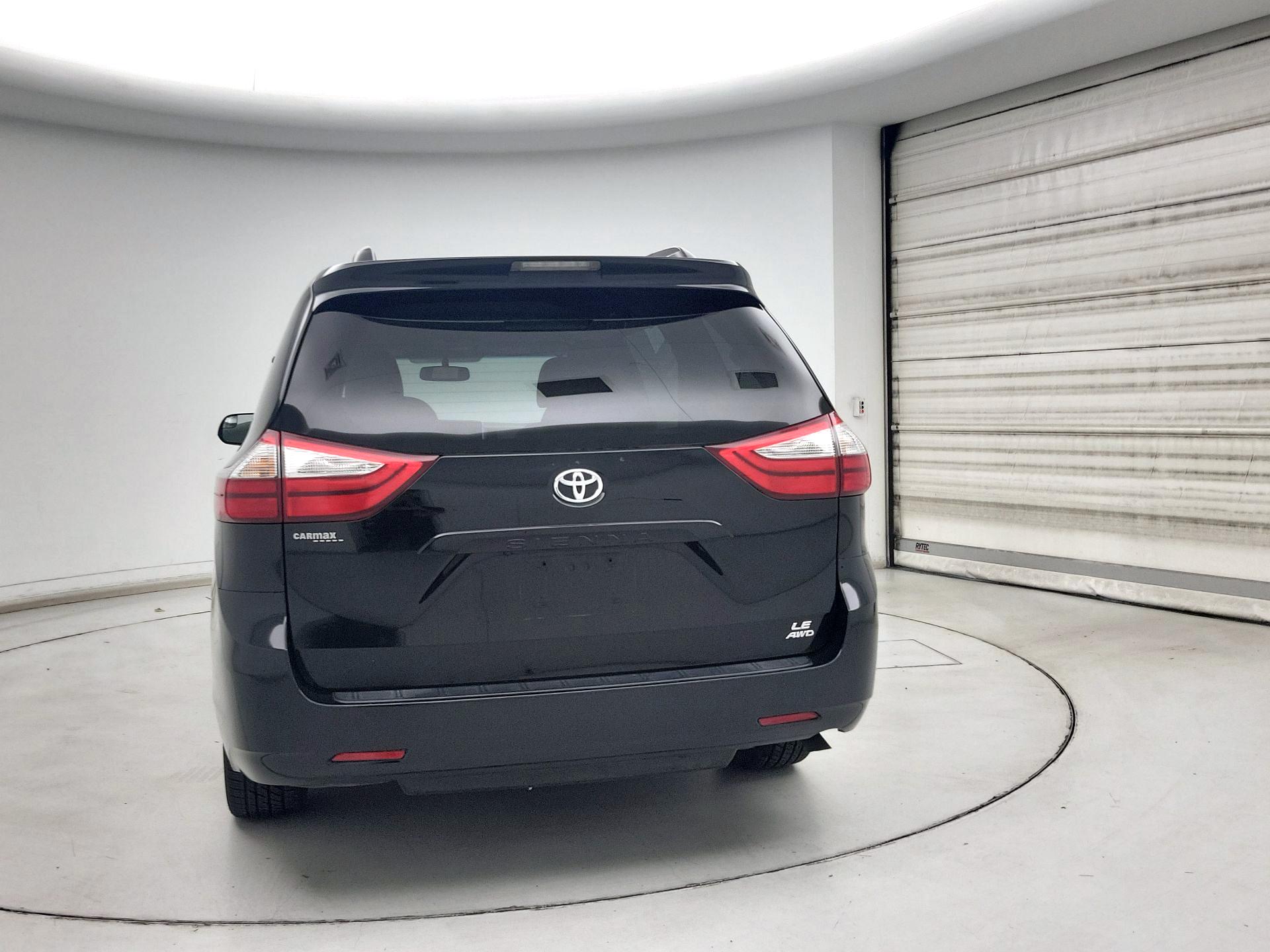 Thumbnail: 2016 Toyota Sienna - 6