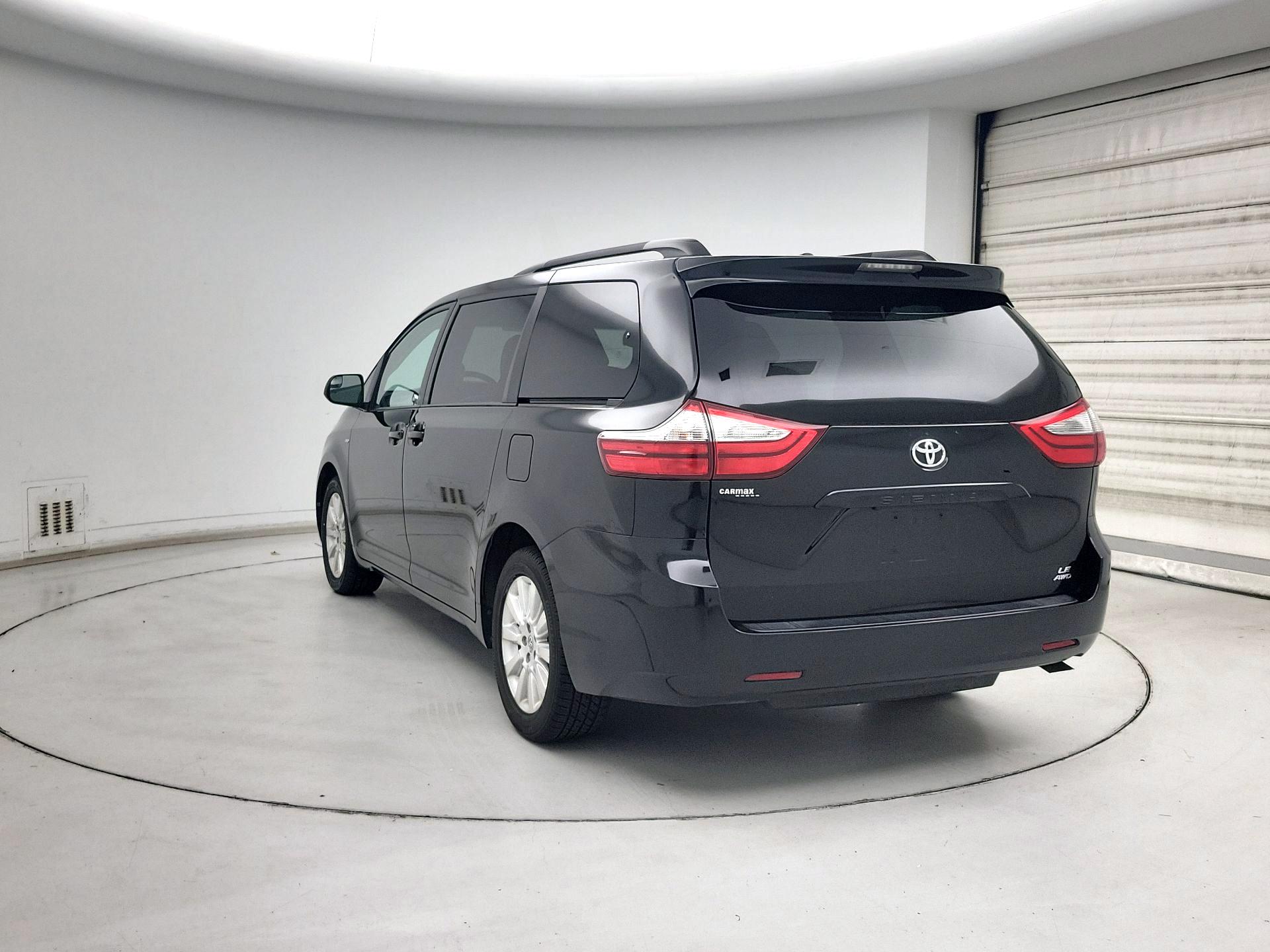 Thumbnail: 2016 Toyota Sienna - 7
