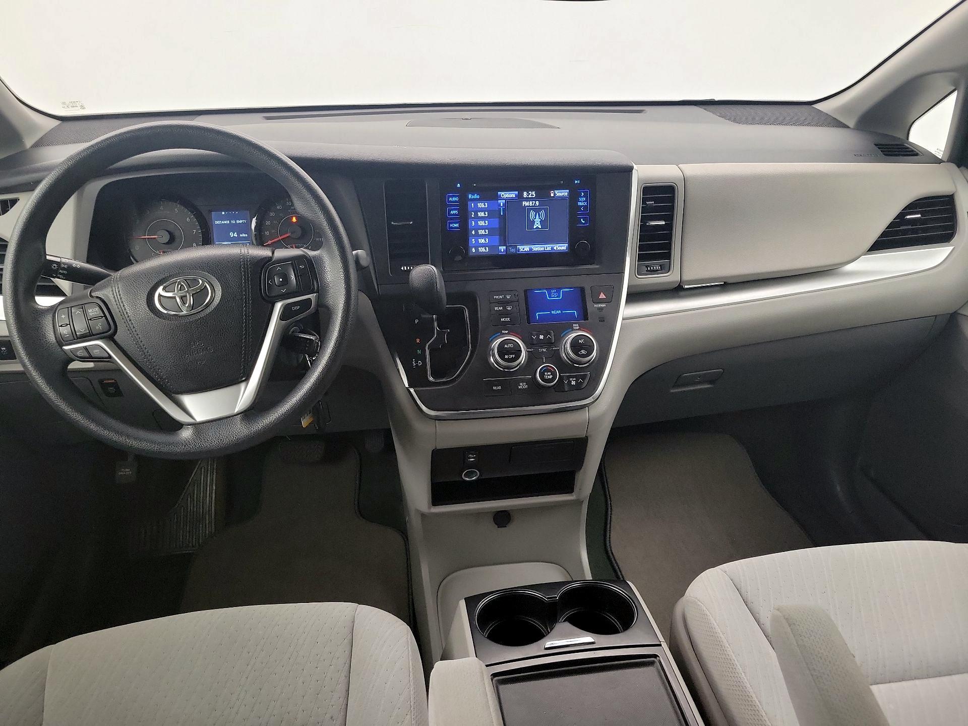 Thumbnail: 2016 Toyota Sienna - 8