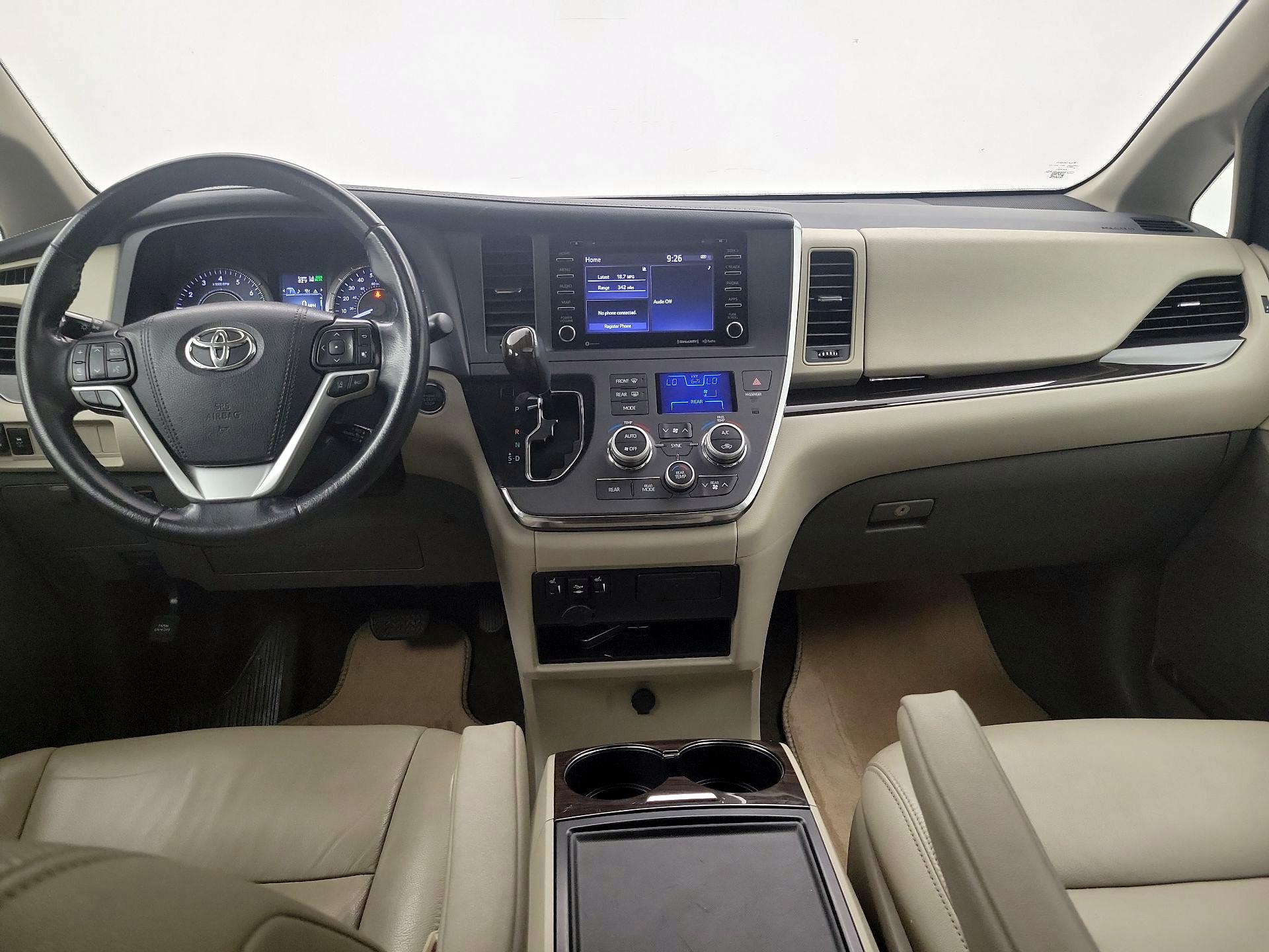 Thumbnail: 2019 Toyota Sienna - 9