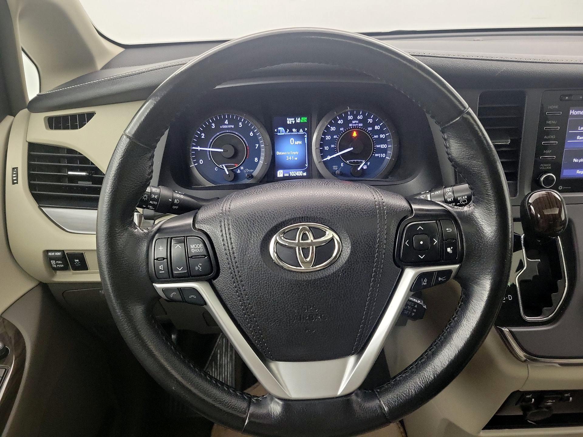 Thumbnail: 2019 Toyota Sienna - 10