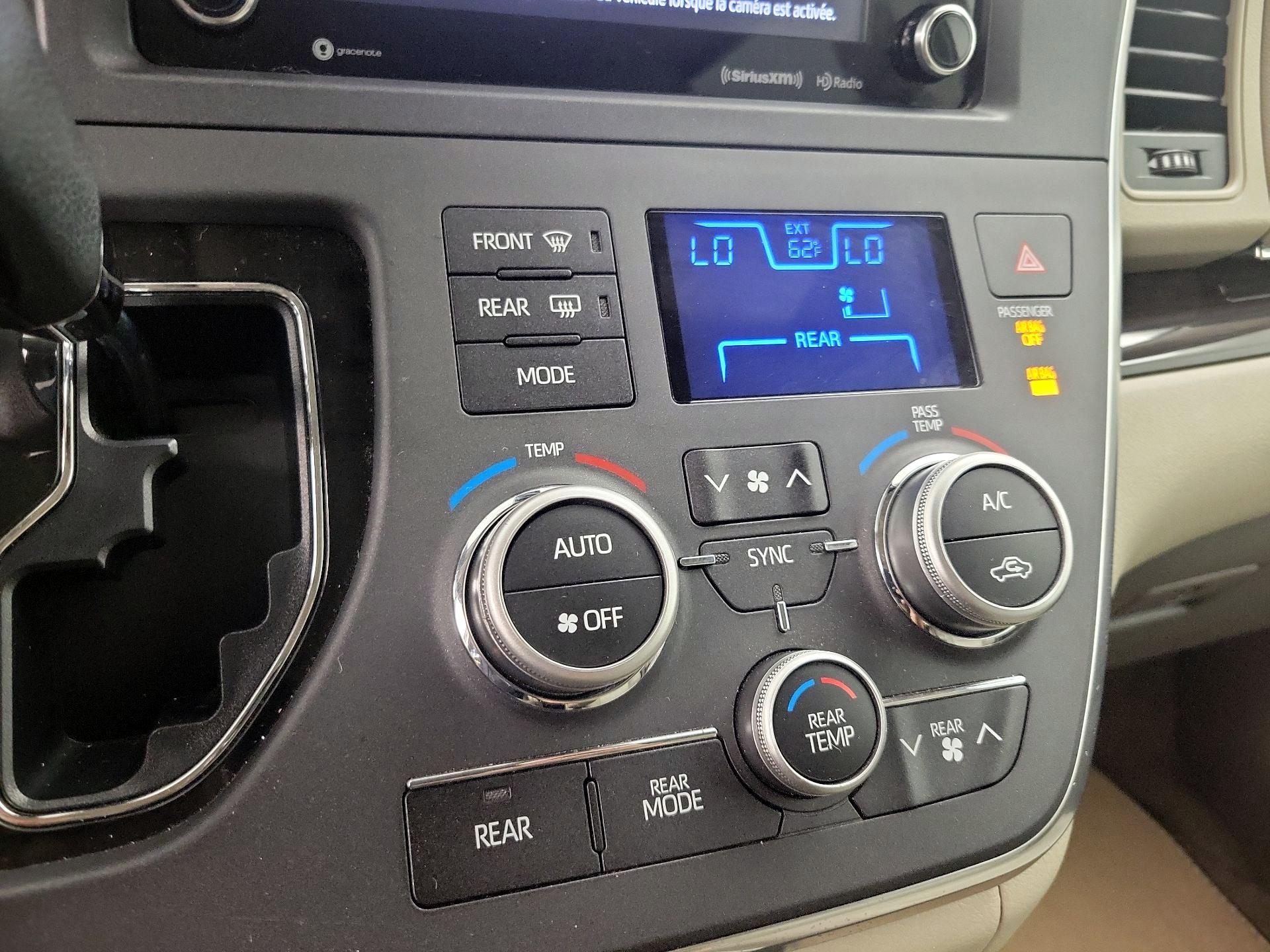 Thumbnail: 2019 Toyota Sienna - 16