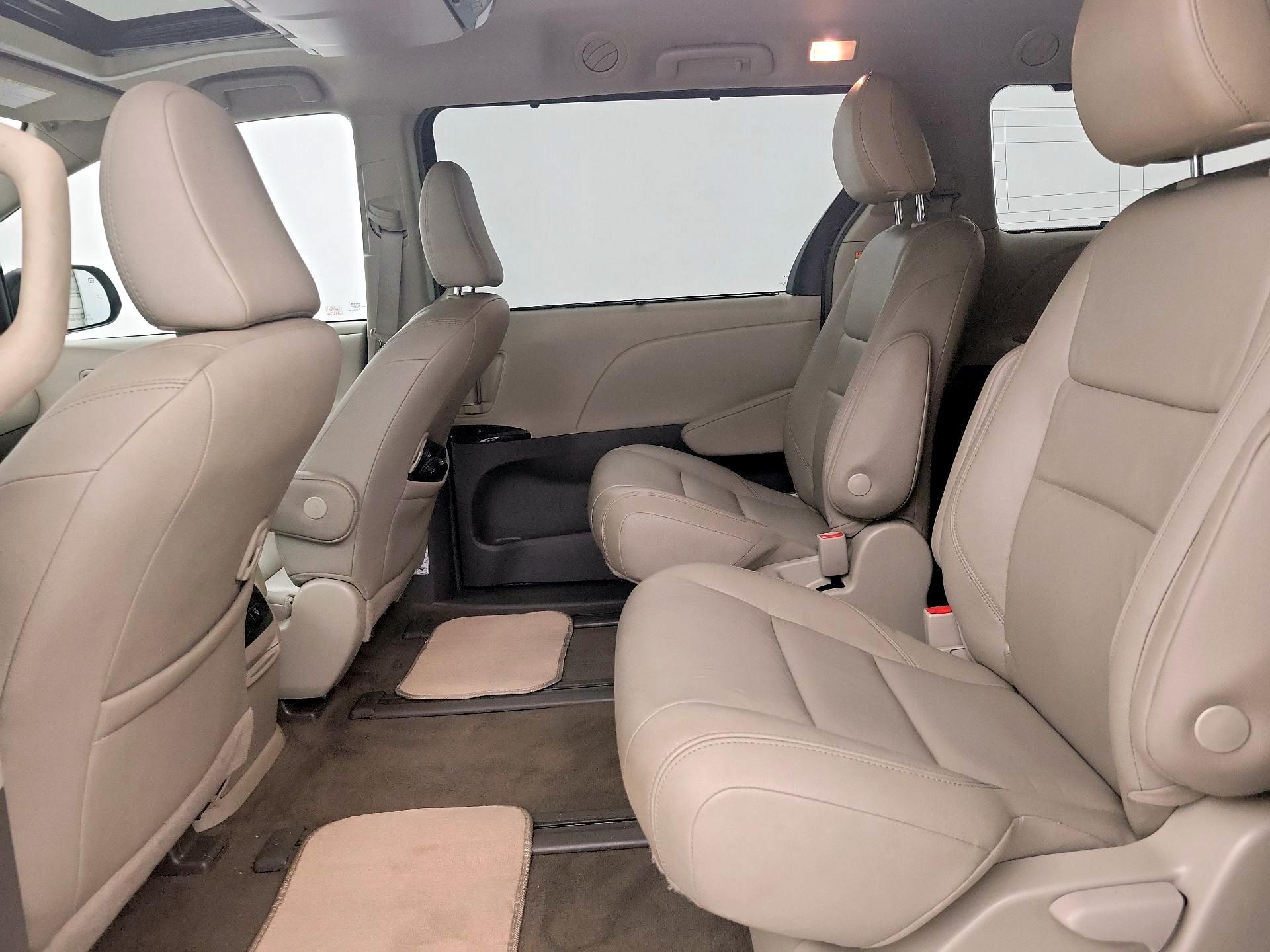 Thumbnail: 2019 Toyota Sienna - 20