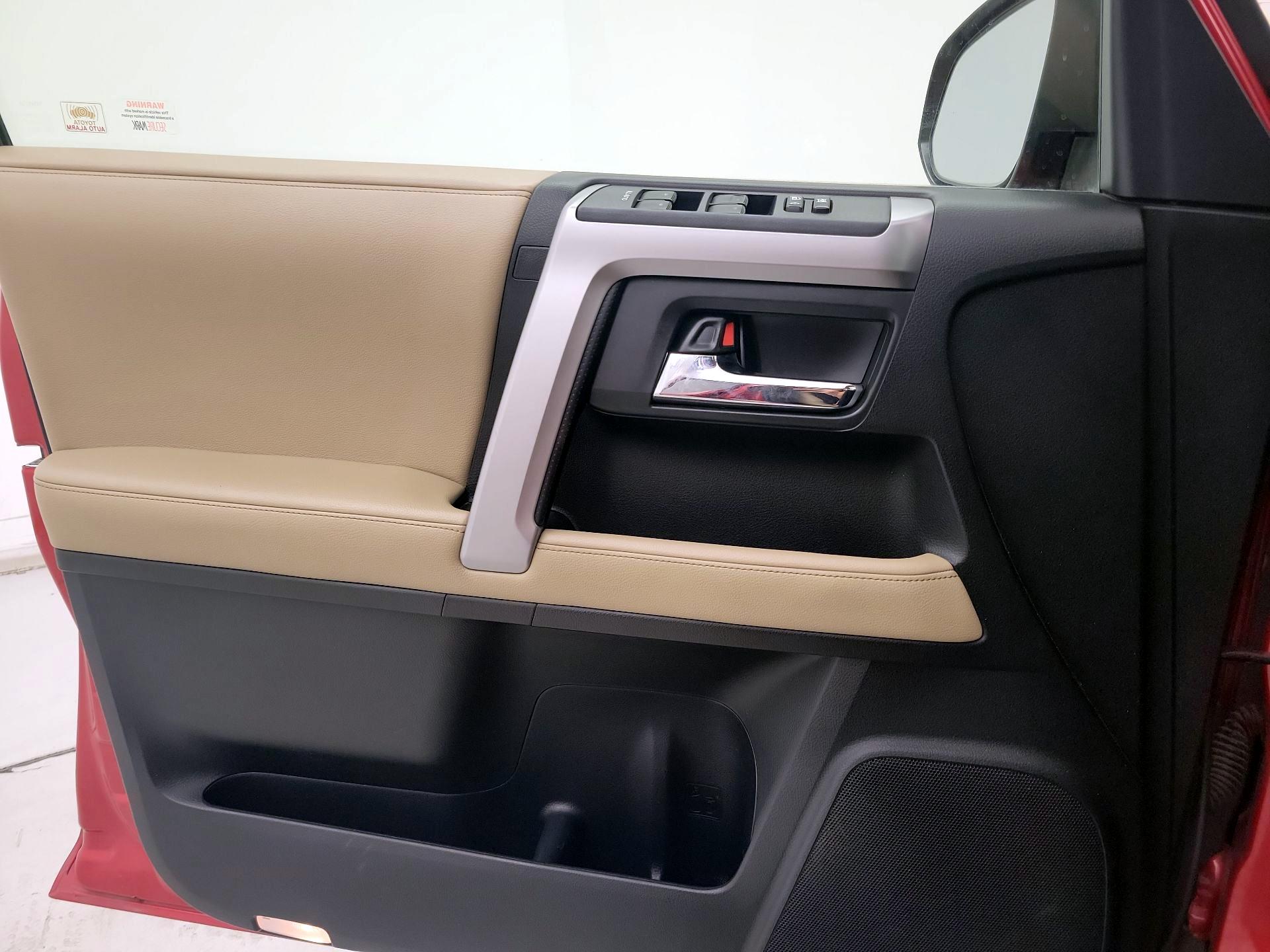 Thumbnail: 2016 Toyota 4Runner - 10