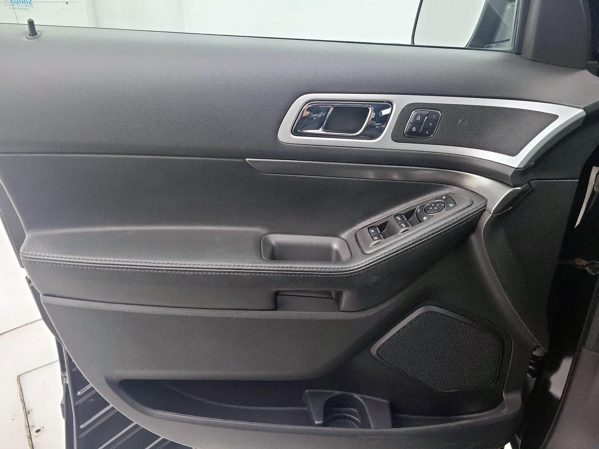 Thumbnail: 2015 Ford Explorer - 10
