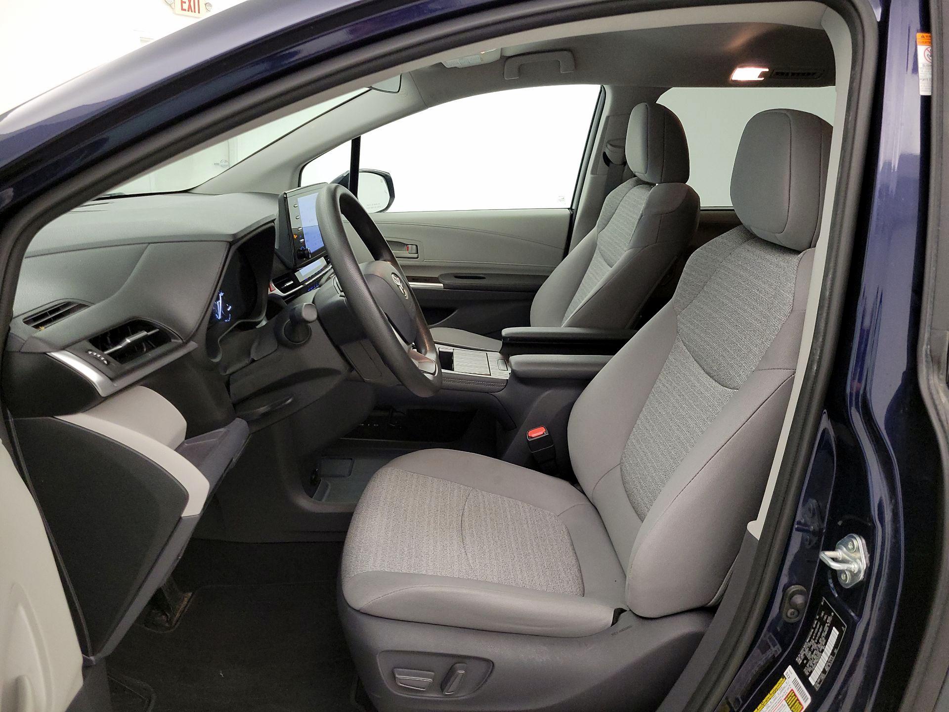 Thumbnail: 2021 Toyota Sienna - 11