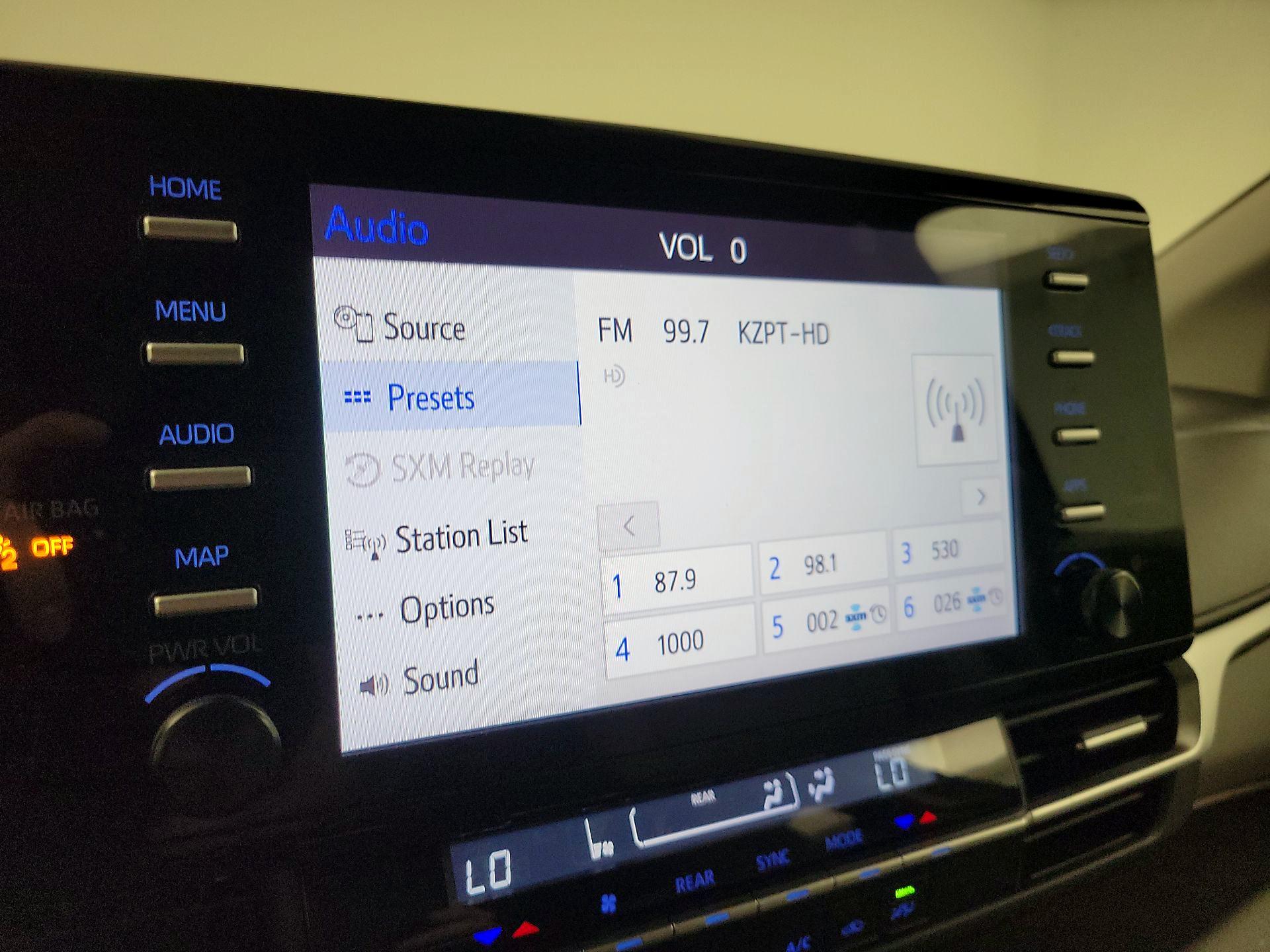 Thumbnail: 2021 Toyota Sienna - 15