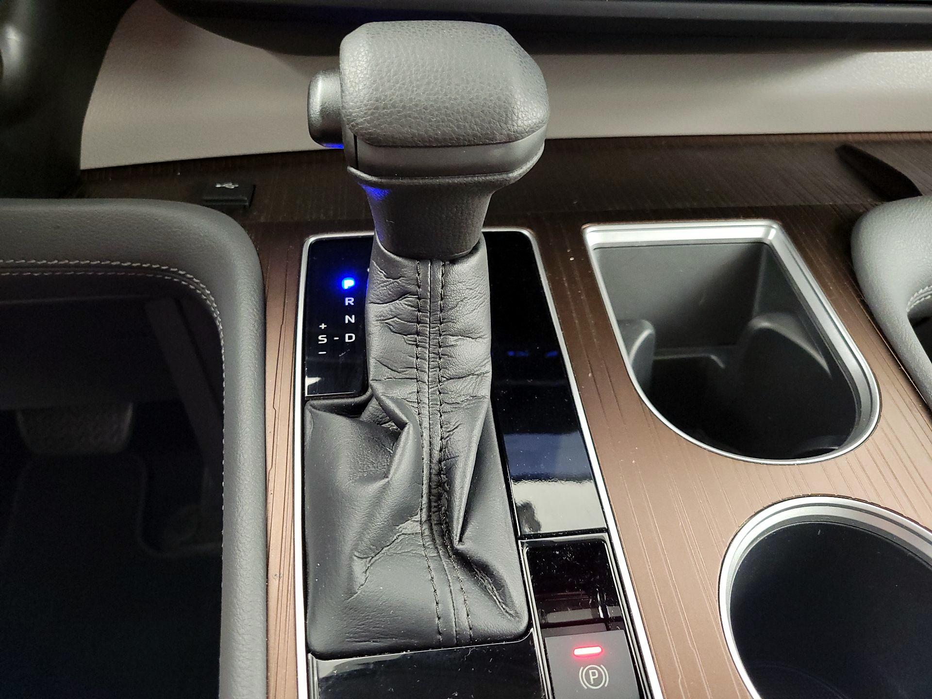 Thumbnail: 2021 Toyota Sienna - 17