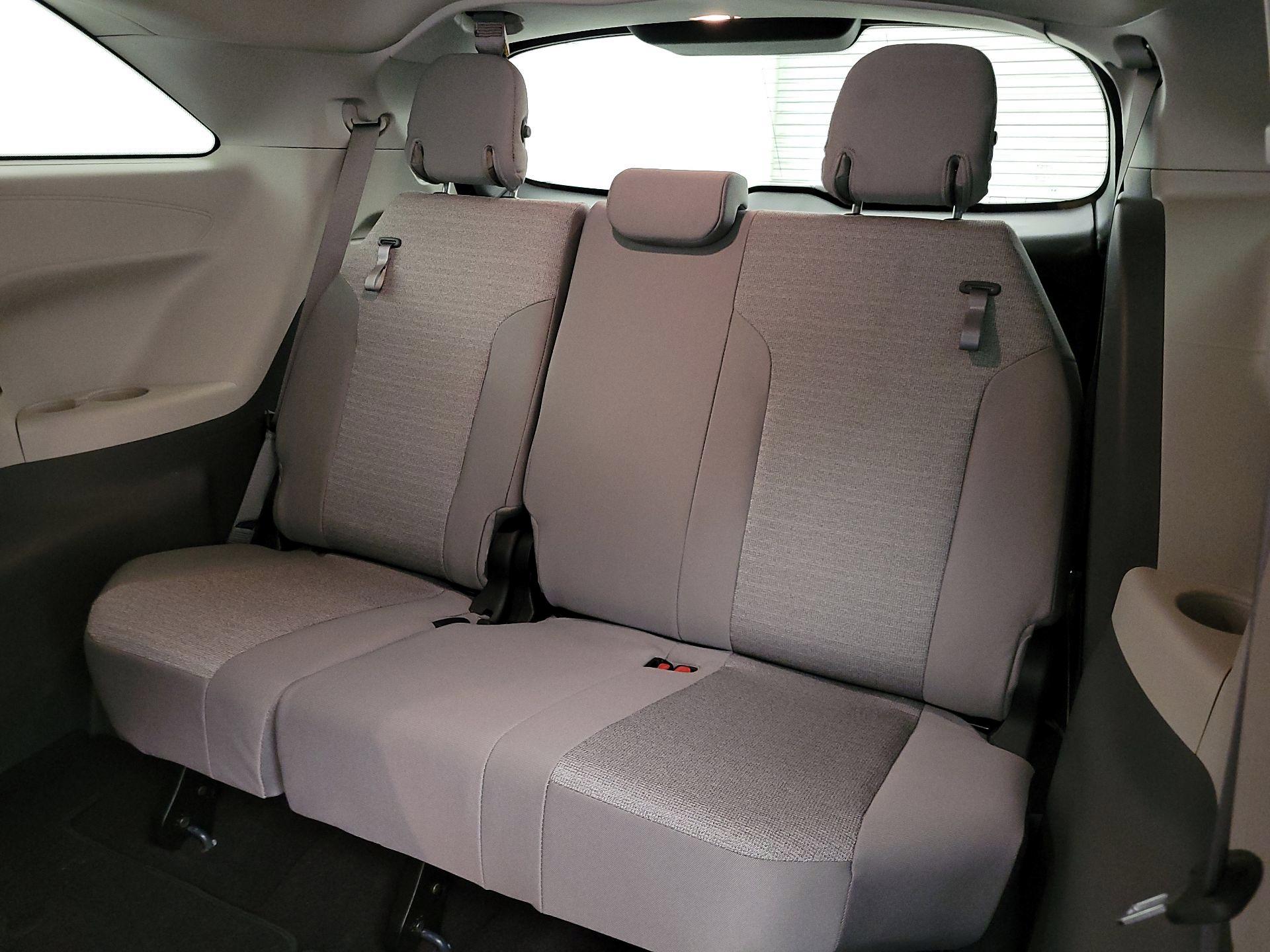 Thumbnail: 2021 Toyota Sienna - 20