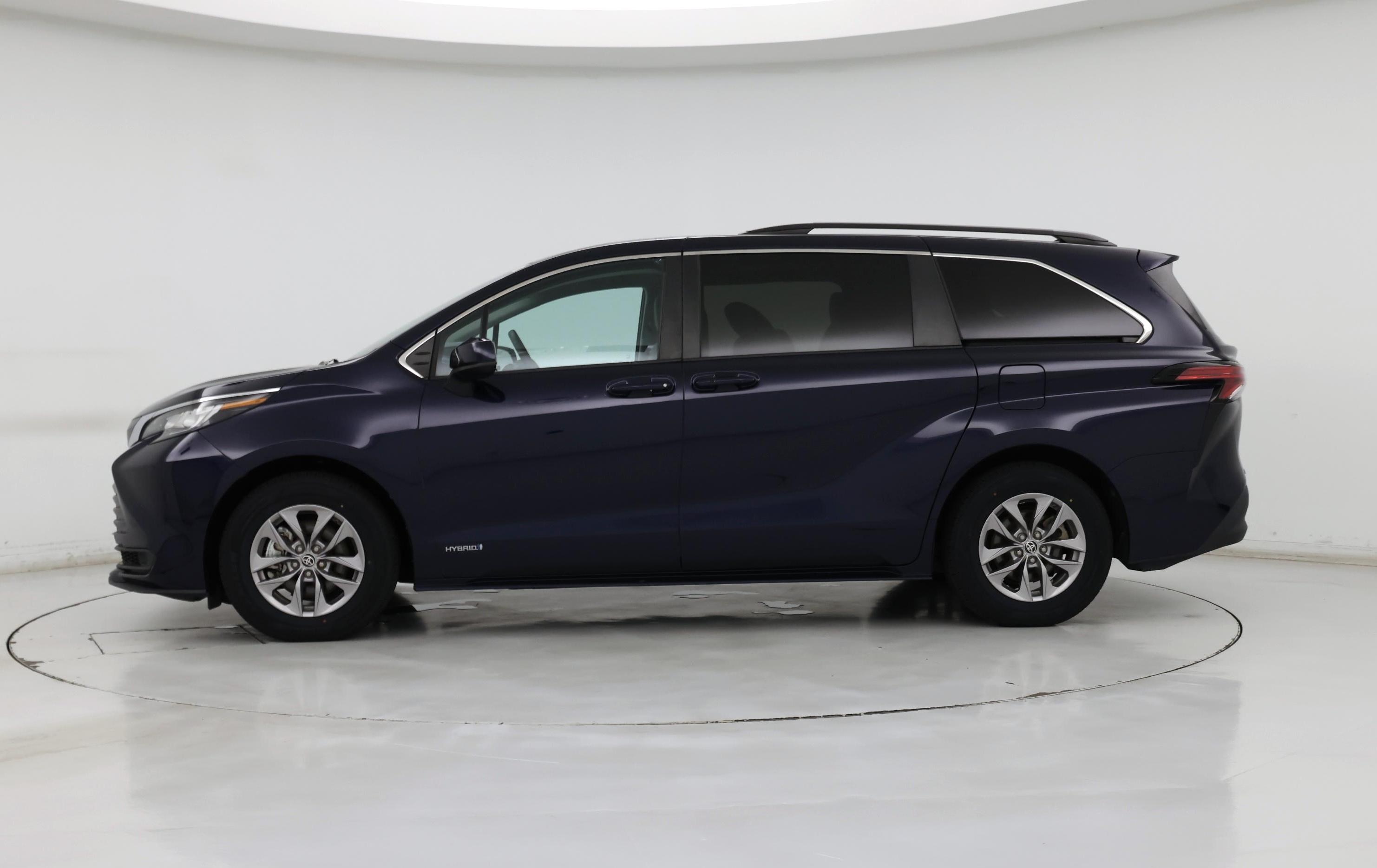 Thumbnail: 2021 Toyota Sienna - 3