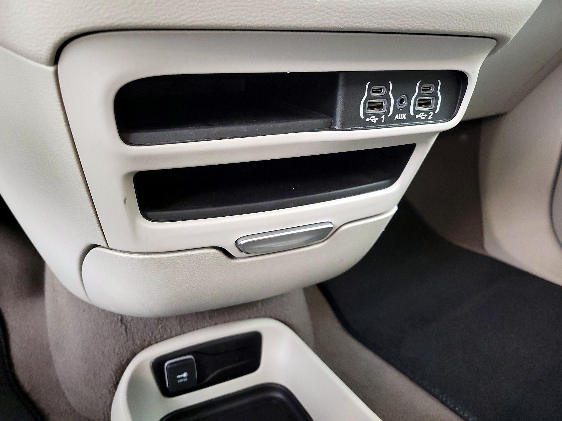 Thumbnail: 2021 Chrysler Voyager - 18