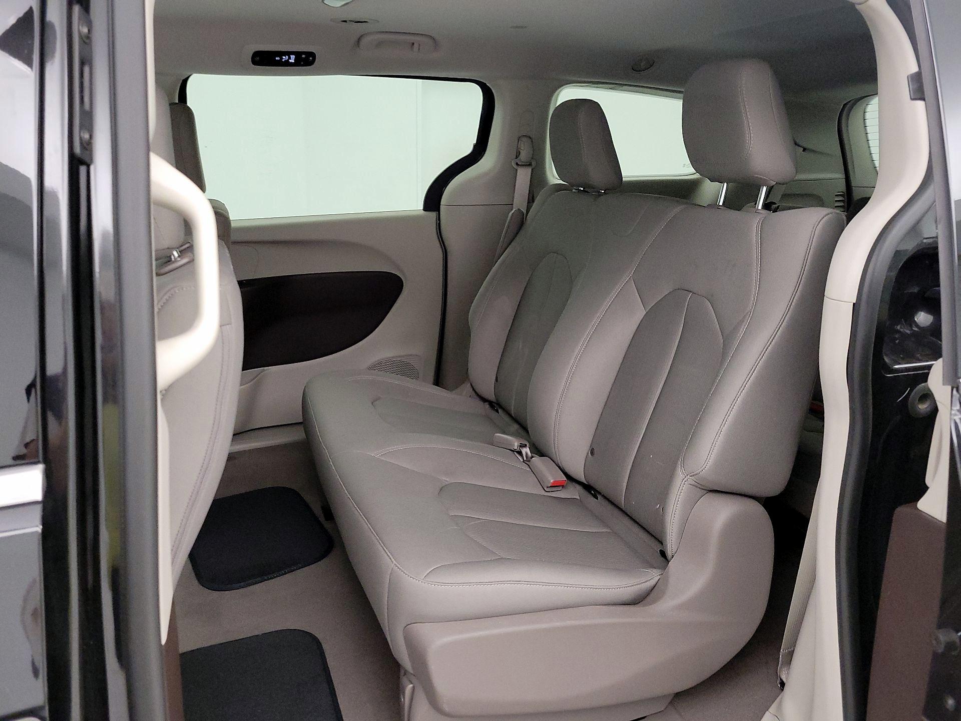 Thumbnail: 2021 Chrysler Voyager - 19