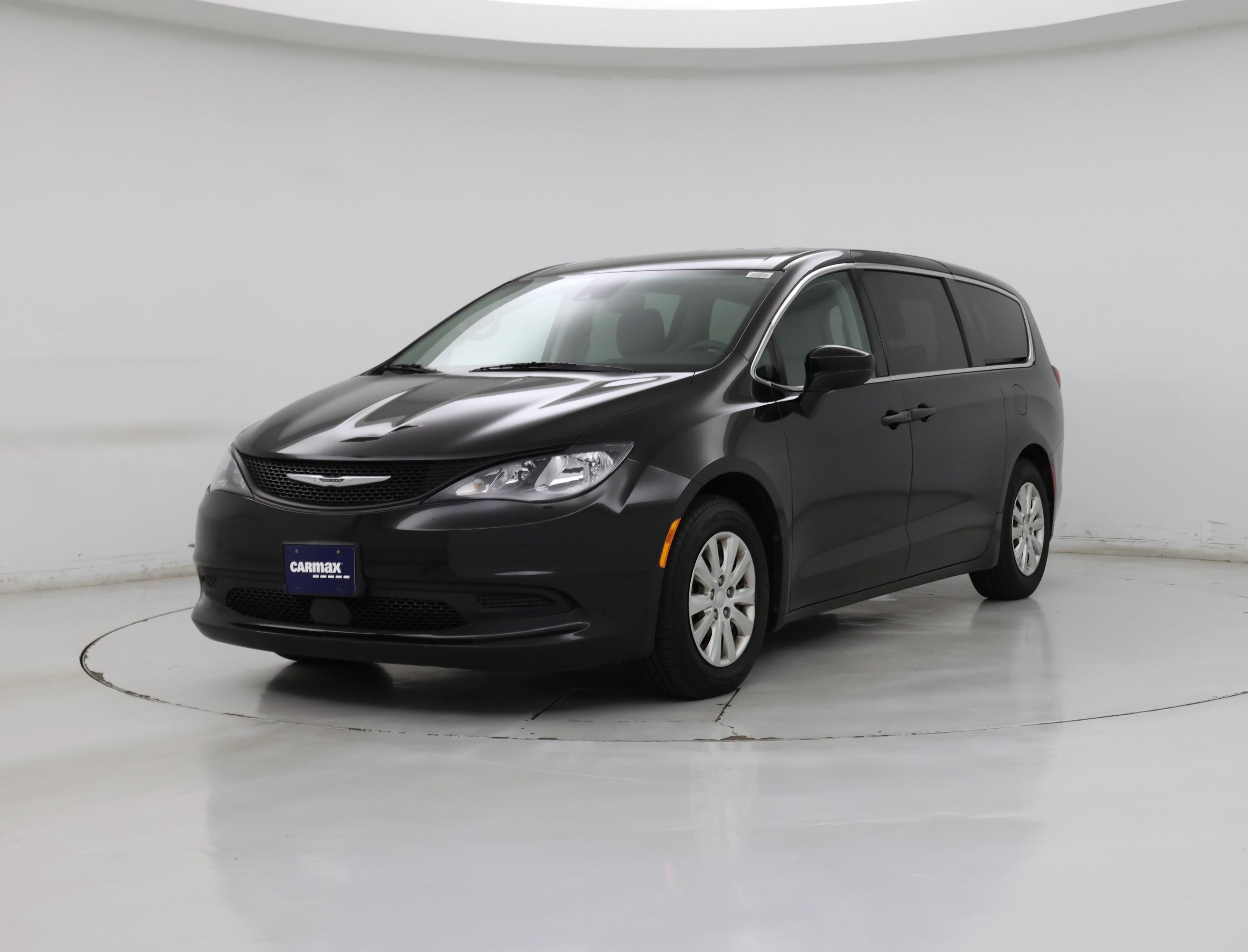 Thumbnail: 2021 Chrysler Voyager - 4