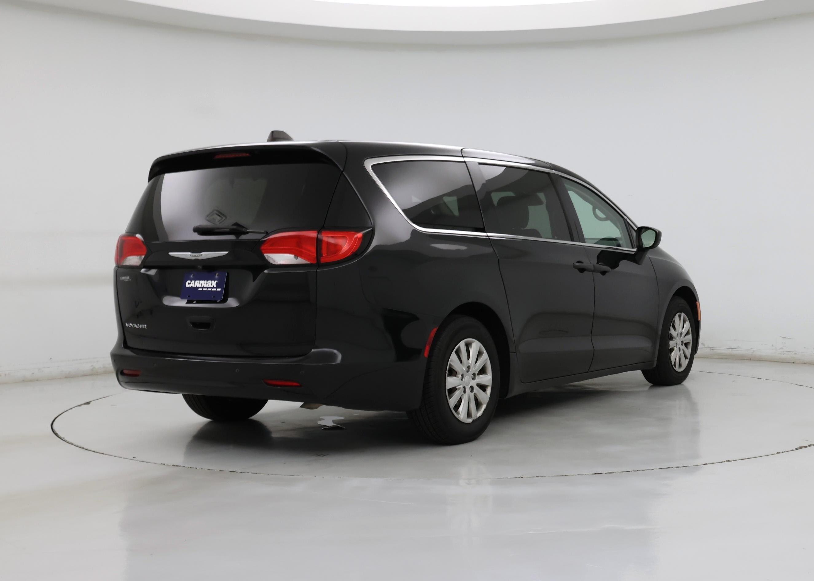 Thumbnail: 2021 Chrysler Voyager - 8