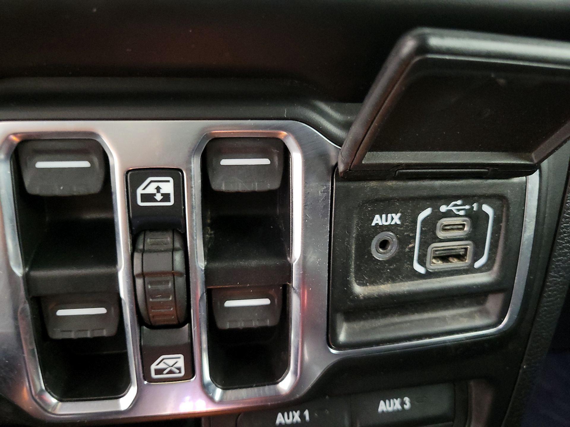 Thumbnail: 2021 Jeep Wrangler - 18