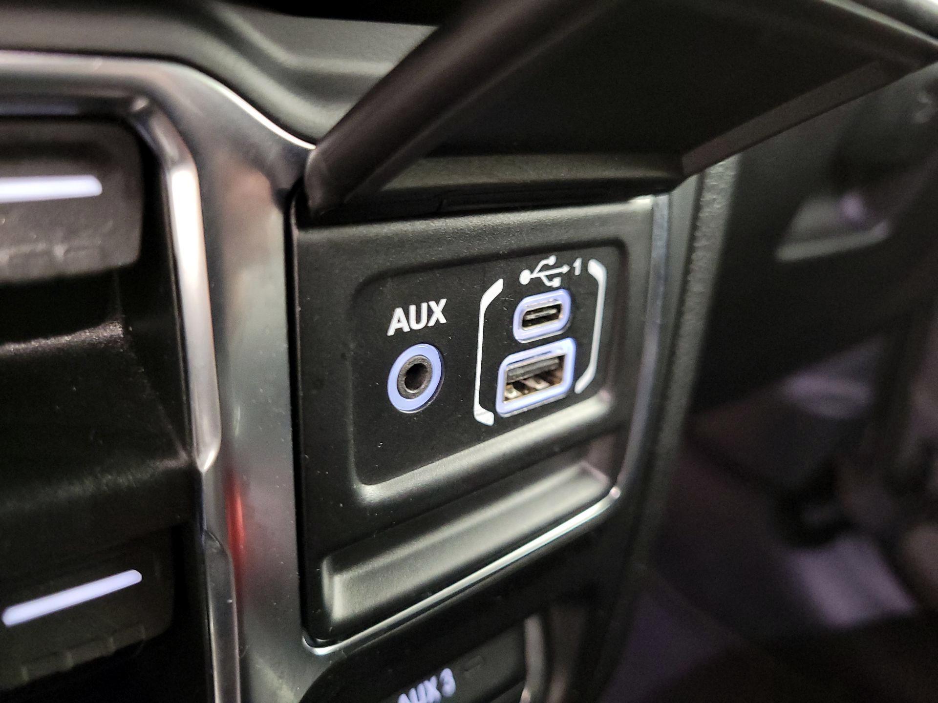 Thumbnail: 2021 Jeep Wrangler - 19