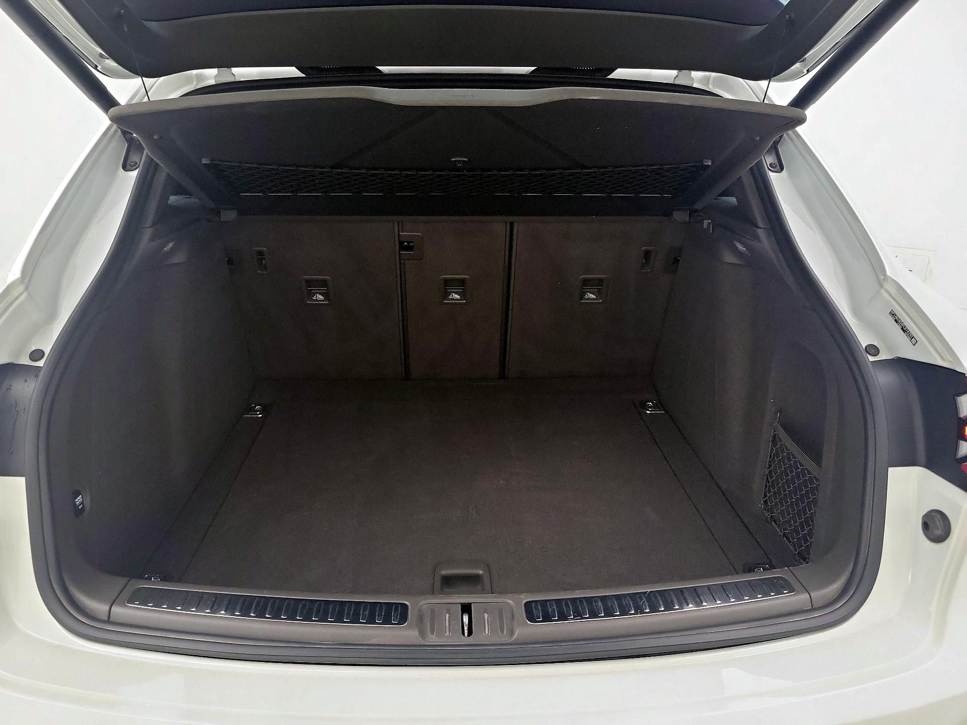 Thumbnail: 2015 Porsche Macan - 19