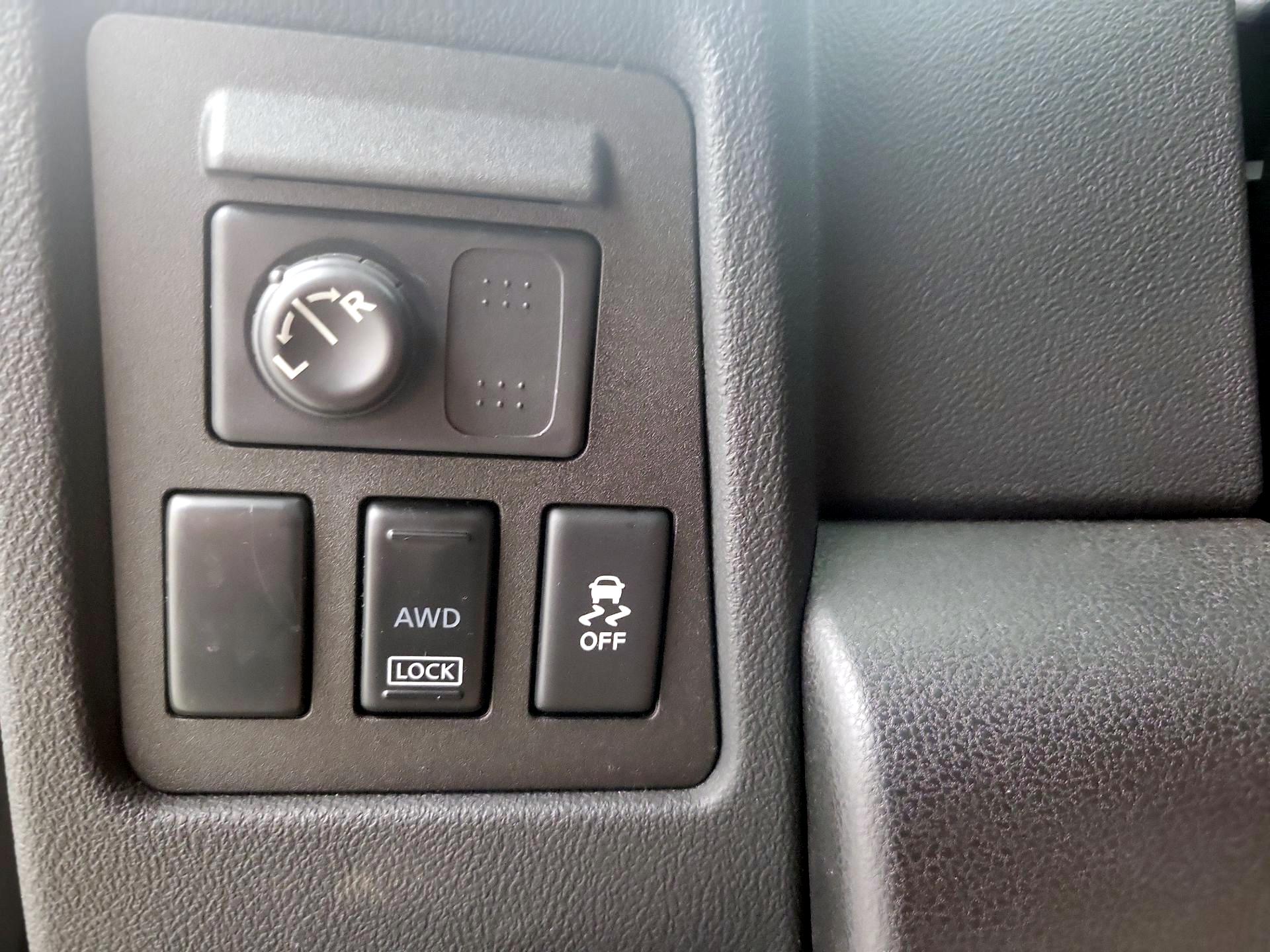 Thumbnail: 2015 Nissan Rogue - 13