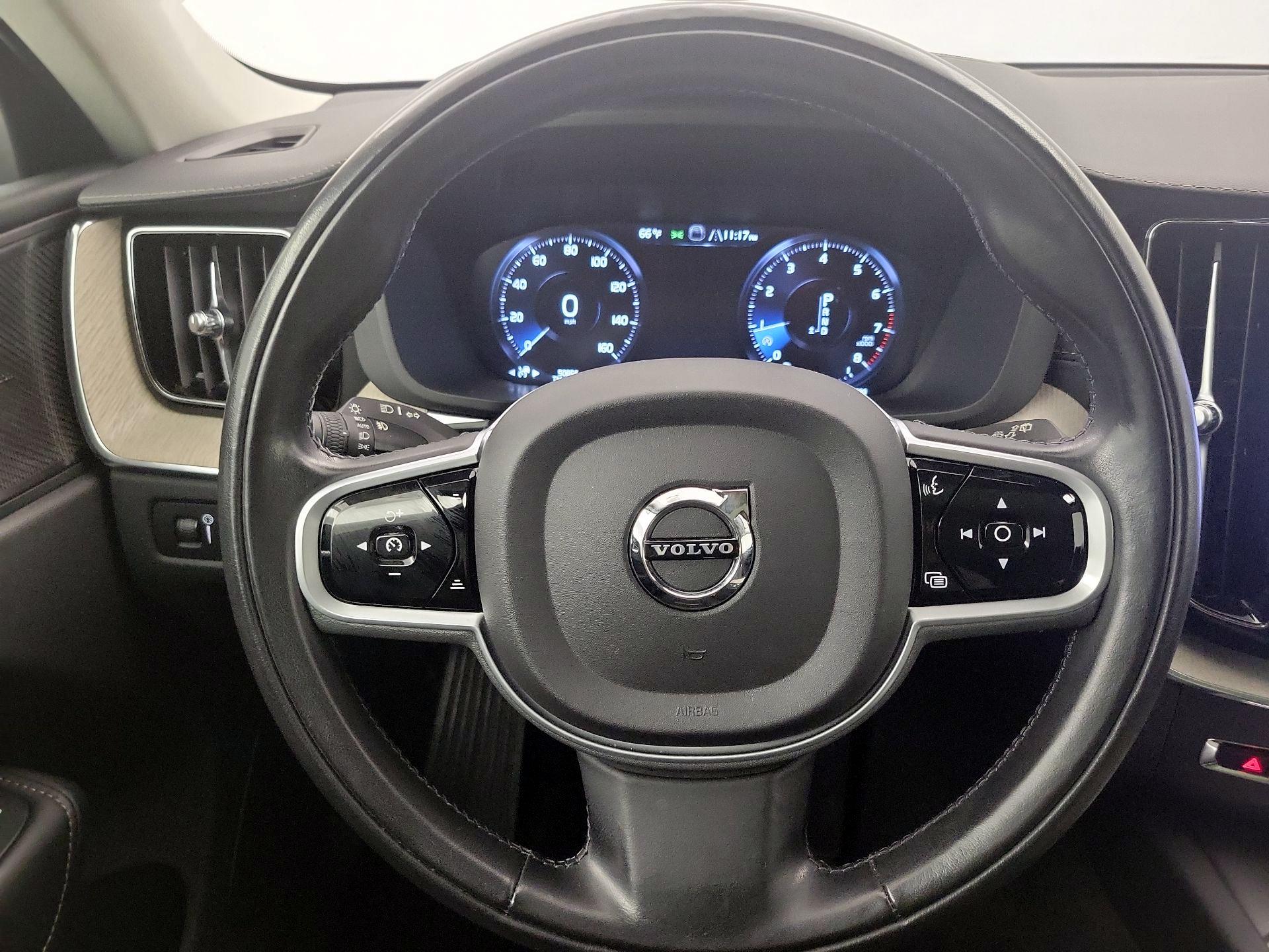 Thumbnail: 2021 Volvo XC60 - 10