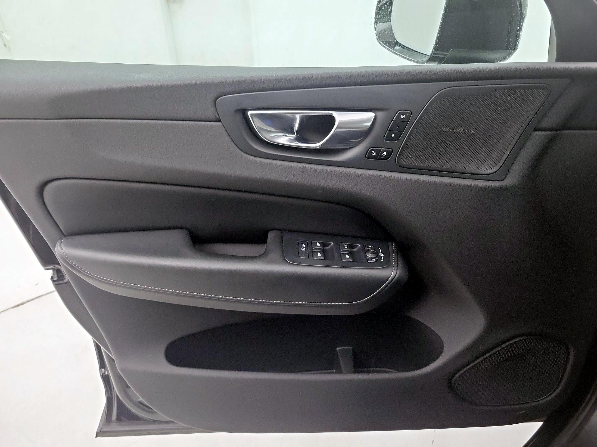 Thumbnail: 2021 Volvo XC60 - 12