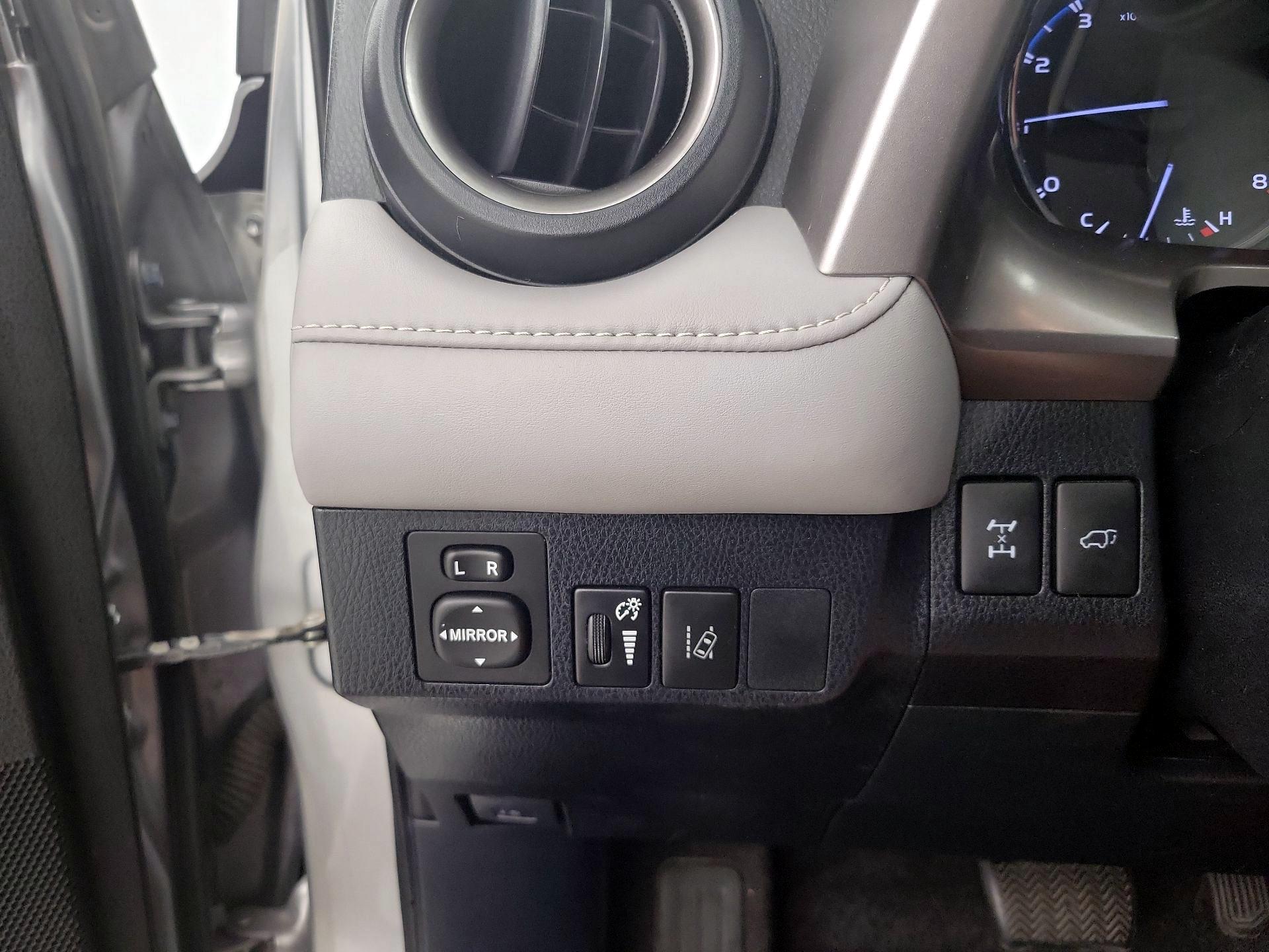 Thumbnail: 2018 Toyota RAV4 - 13