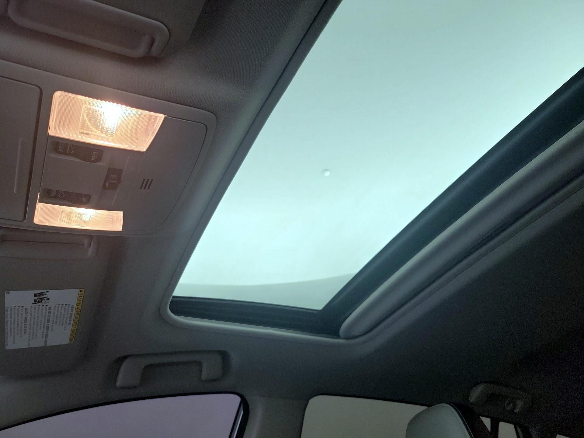 Thumbnail: 2018 Toyota RAV4 - 20